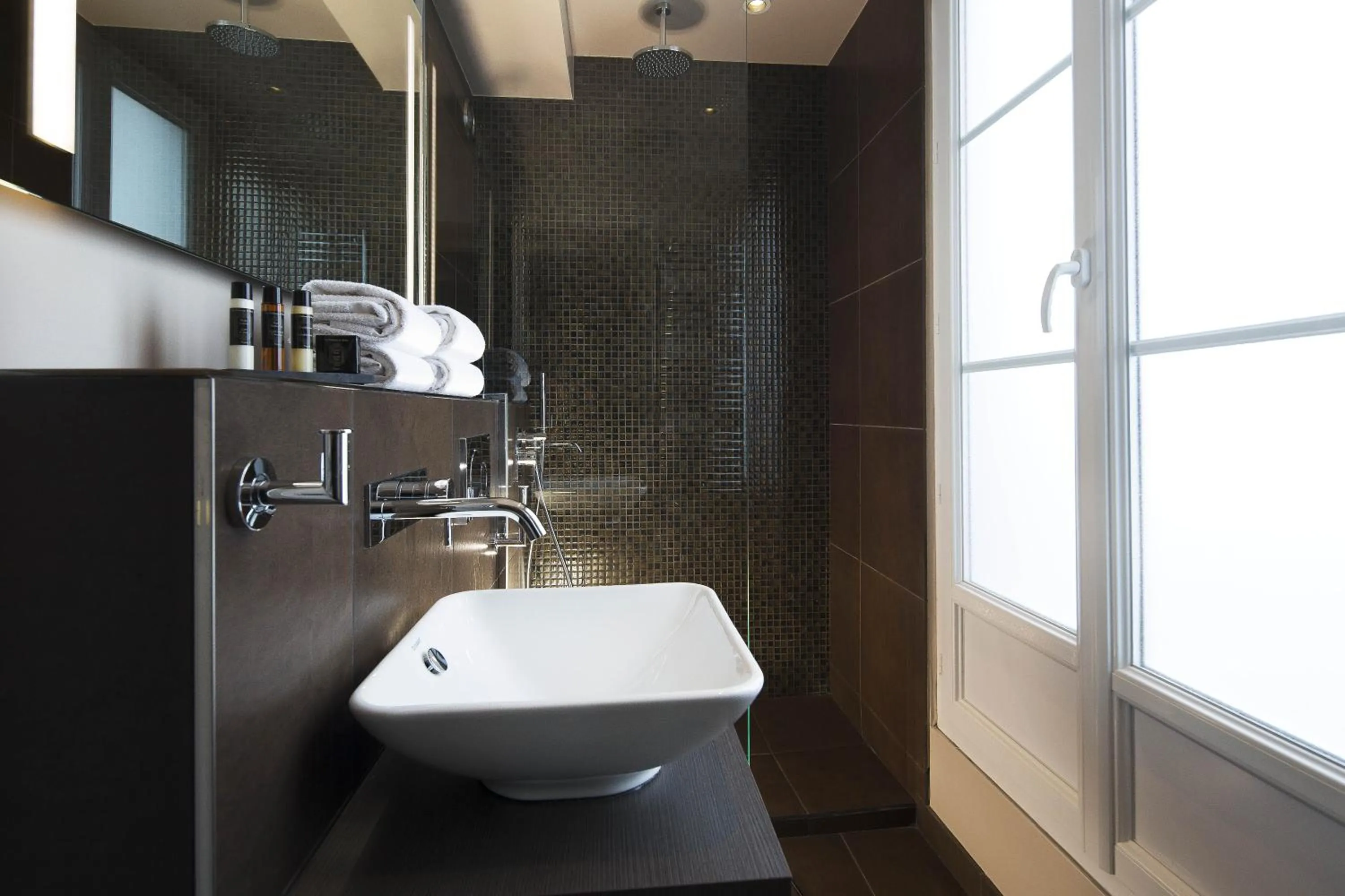 Bathroom in Best Western Quartier Latin Pantheon