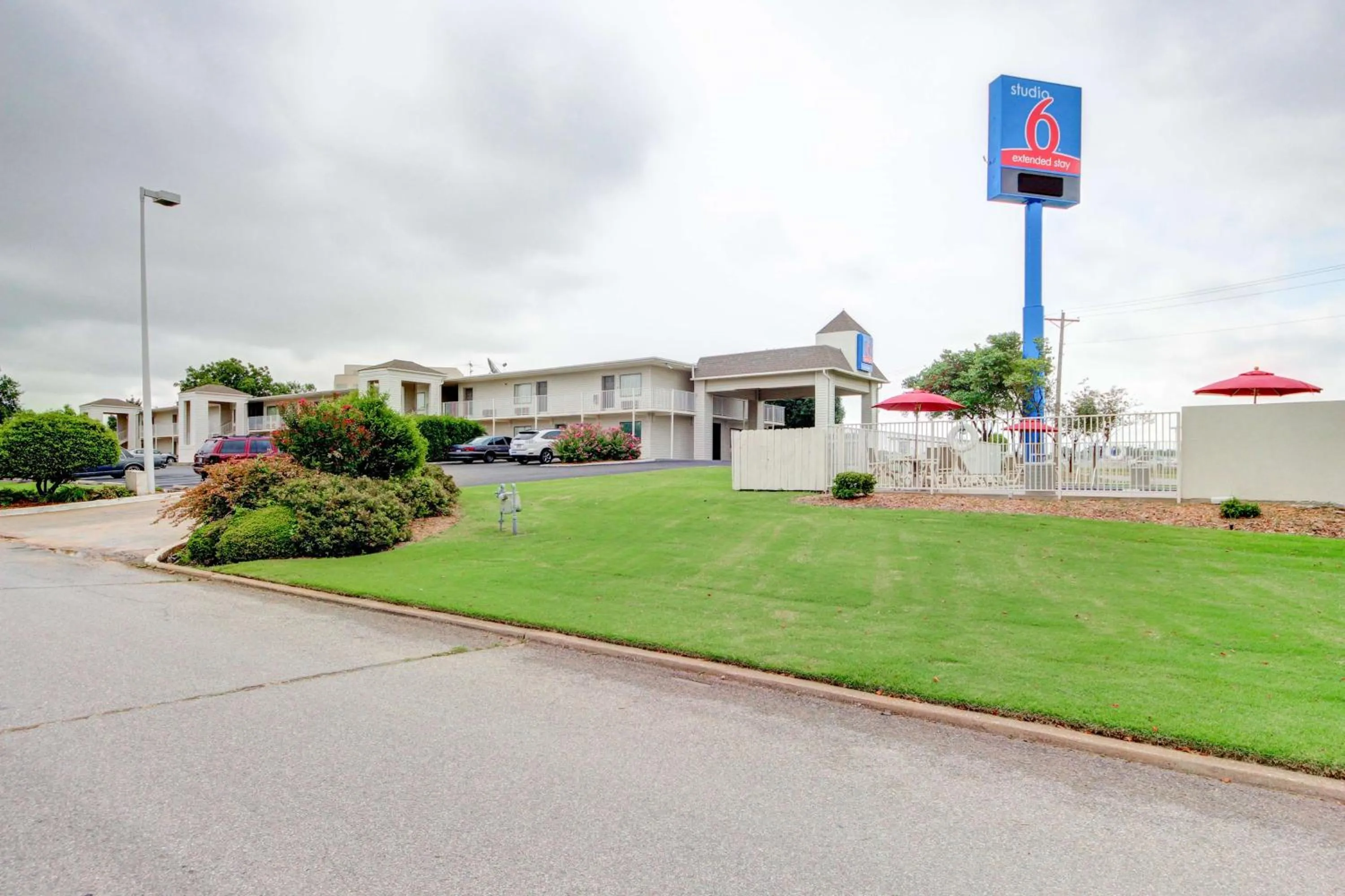 Property building in Studio 6 Midwest City, Ok - Oklahoma City