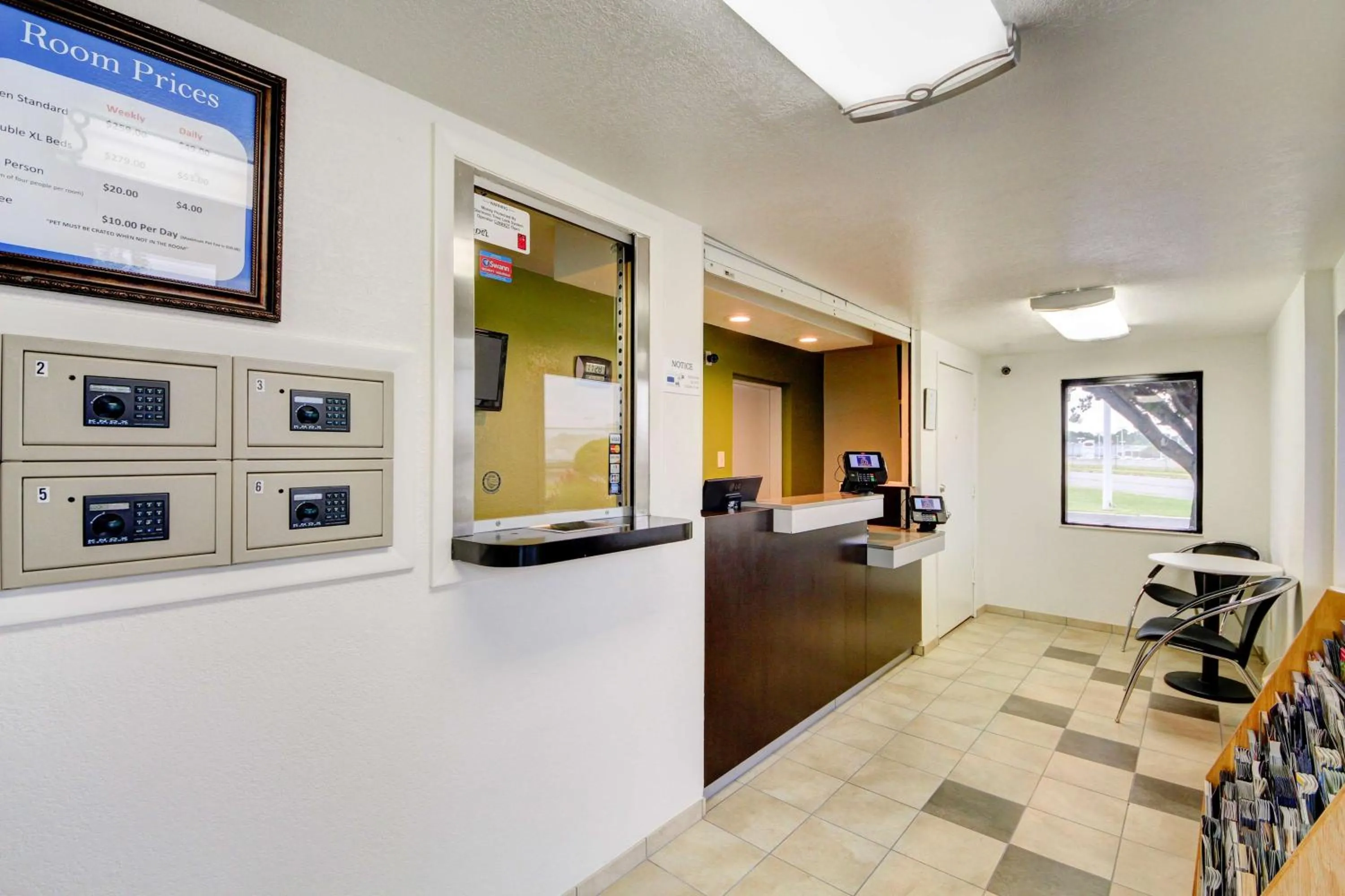 Lobby or reception in Studio 6 Midwest City, Ok - Oklahoma City