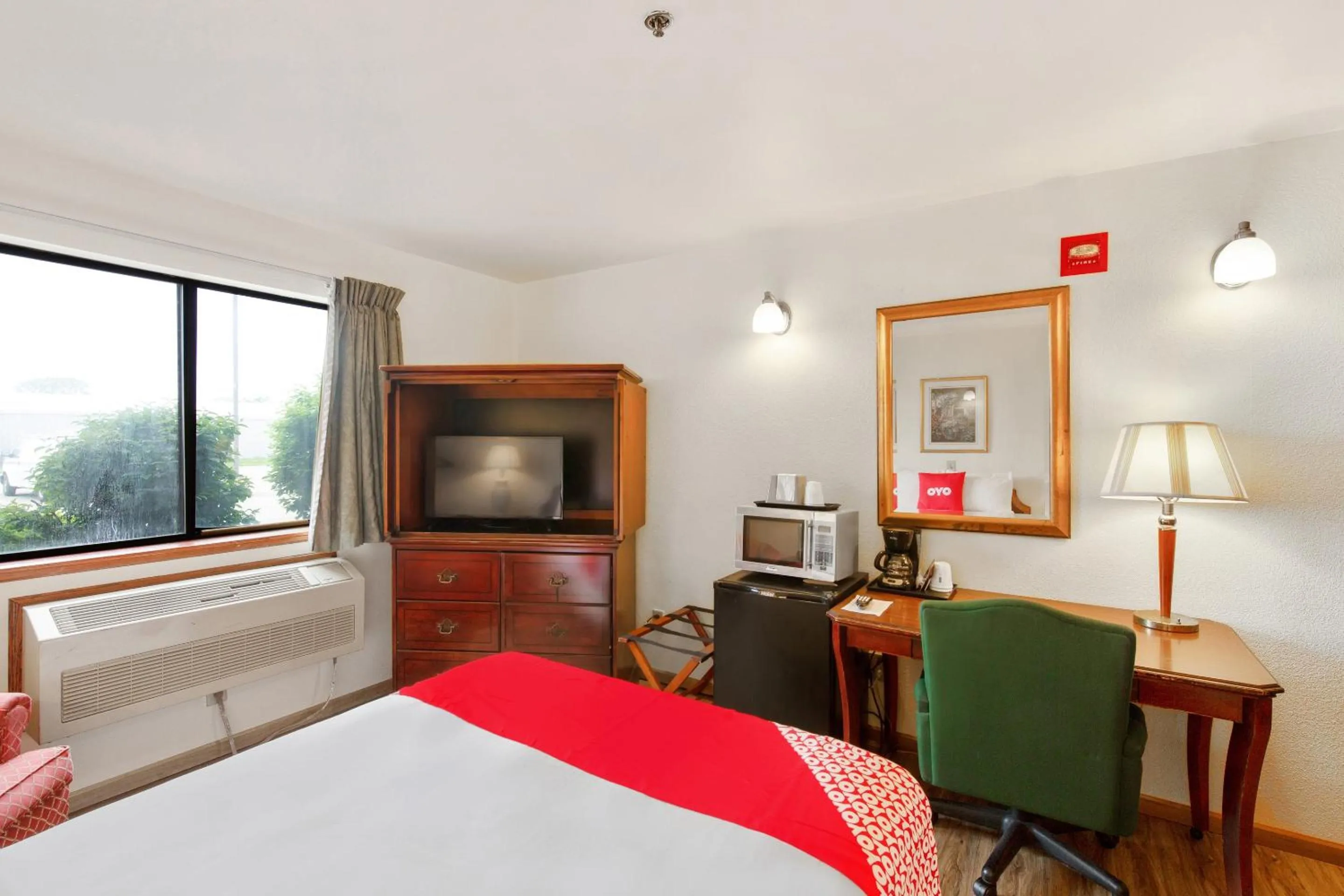 Bedroom, Bed in OYO Hotel Portage I-94