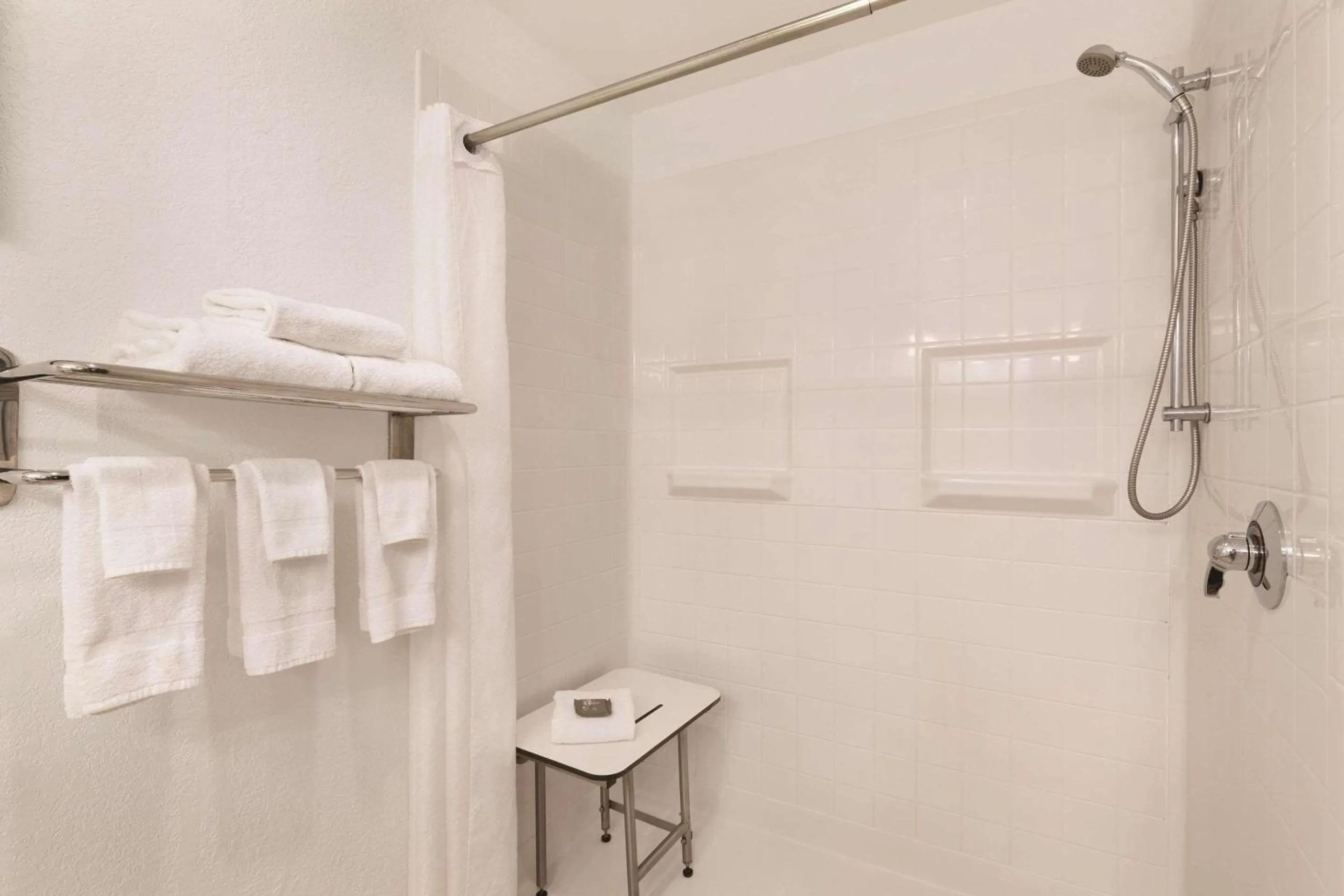 Bedroom in Country Inn & Suites by Radisson, Boone, NC