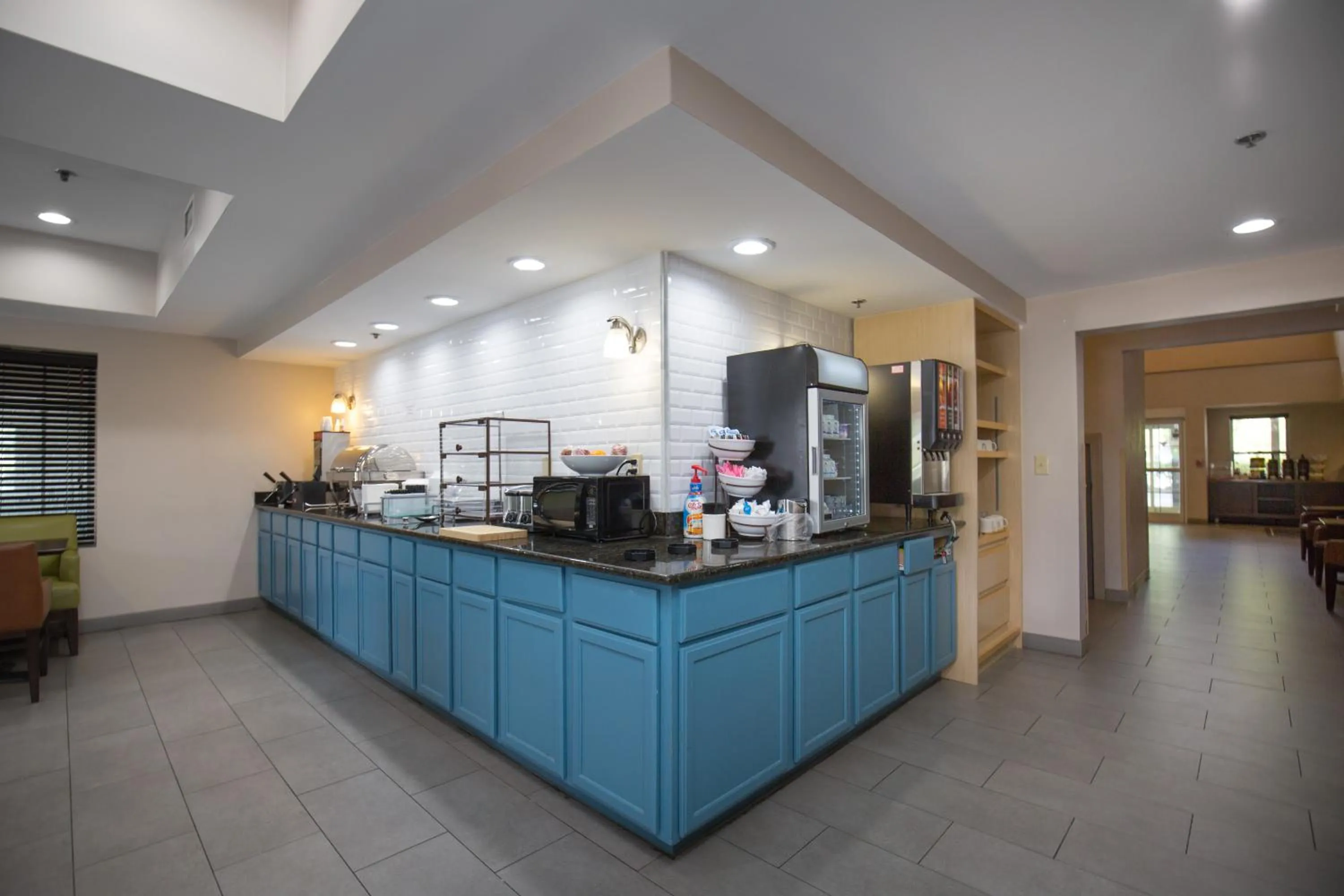 Breakfast in Country Inn & Suites by Radisson, Boone, NC