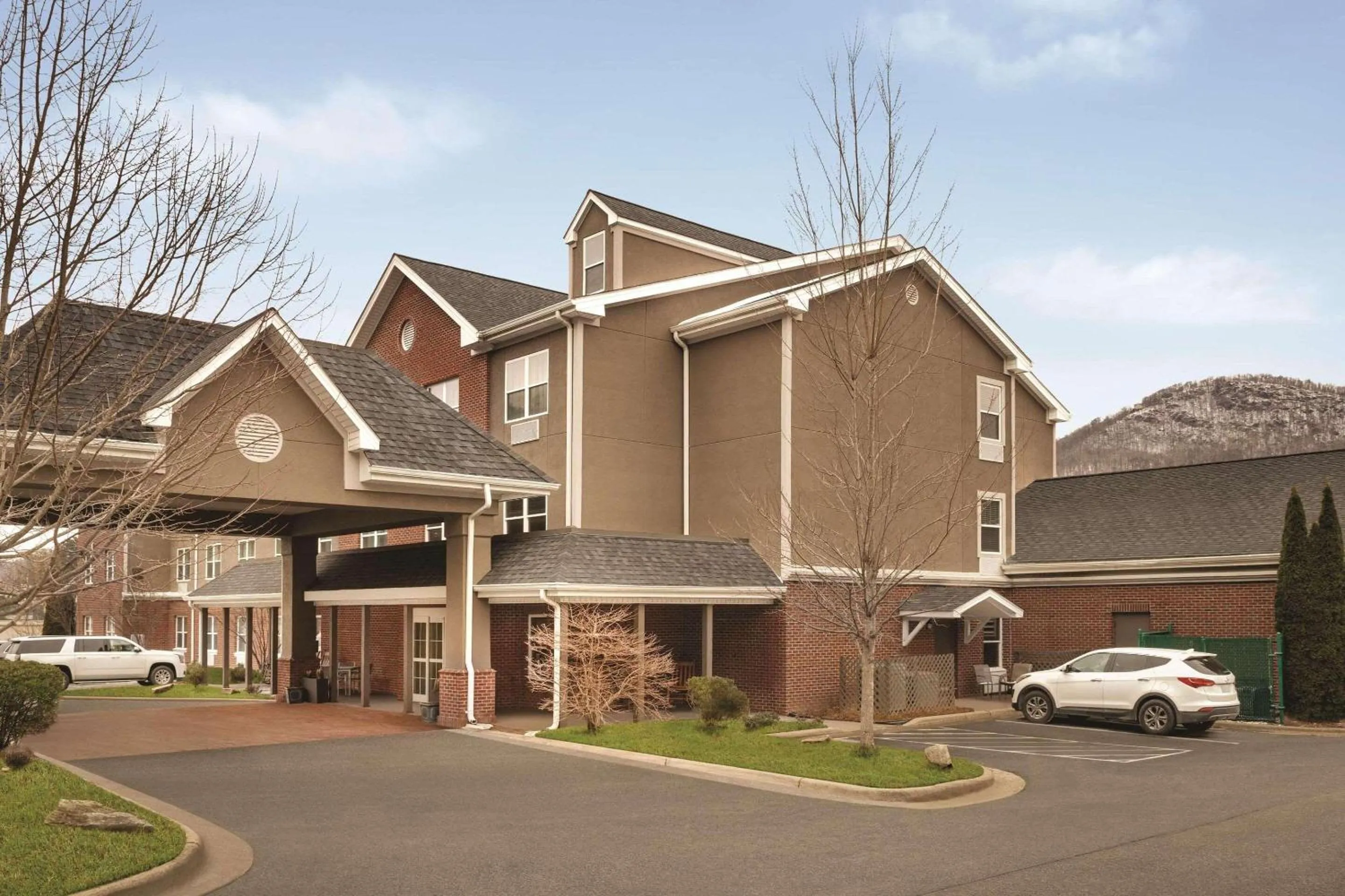 Property building in Country Inn & Suites by Radisson, Boone, NC