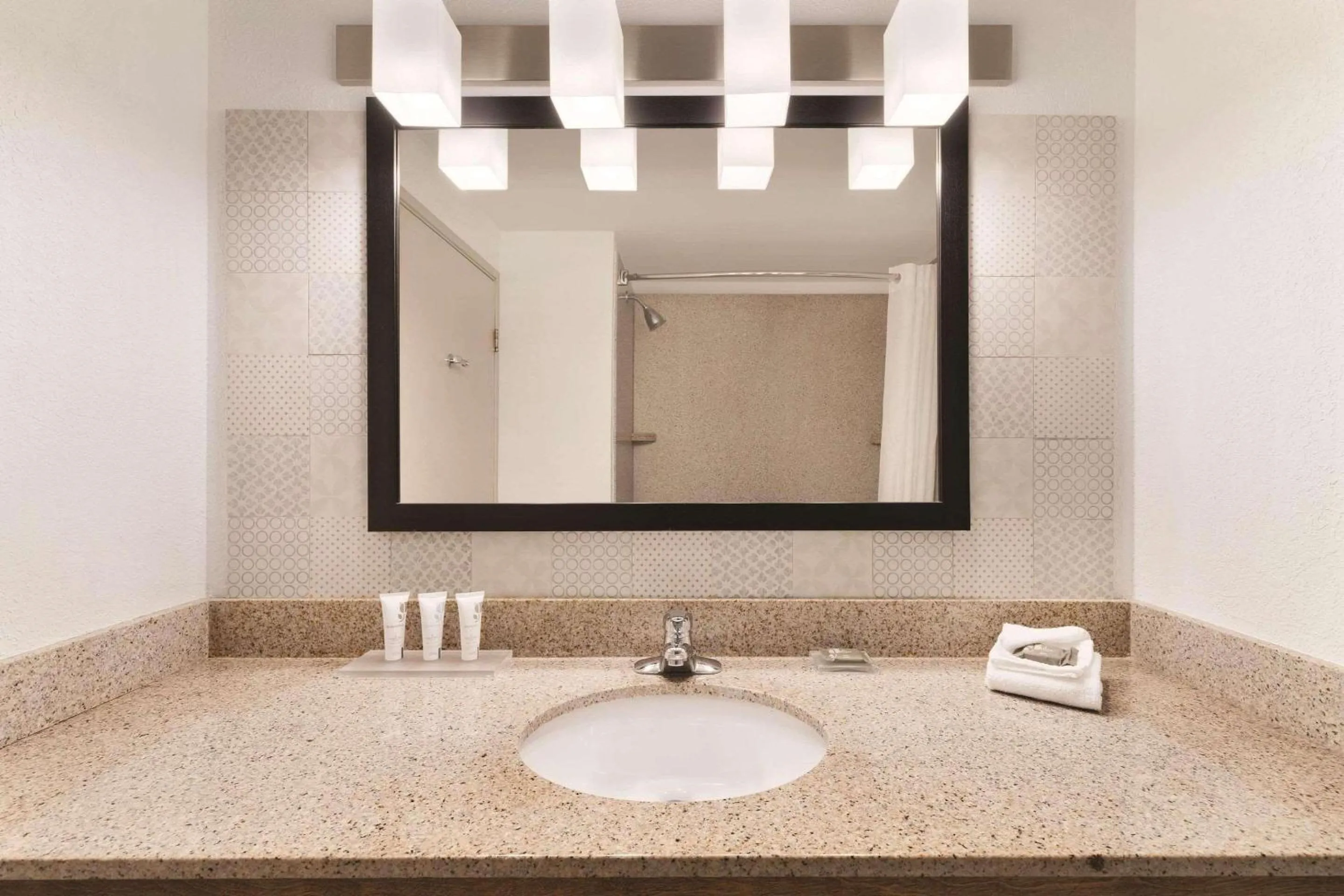 Bedroom in Country Inn & Suites by Radisson, Boone, NC