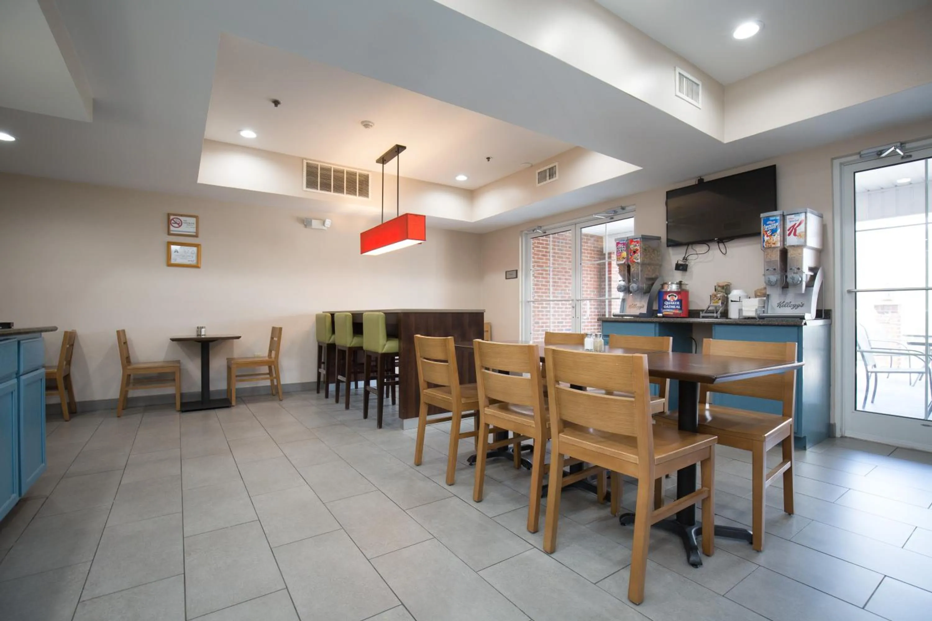 Breakfast in Country Inn & Suites by Radisson, Boone, NC