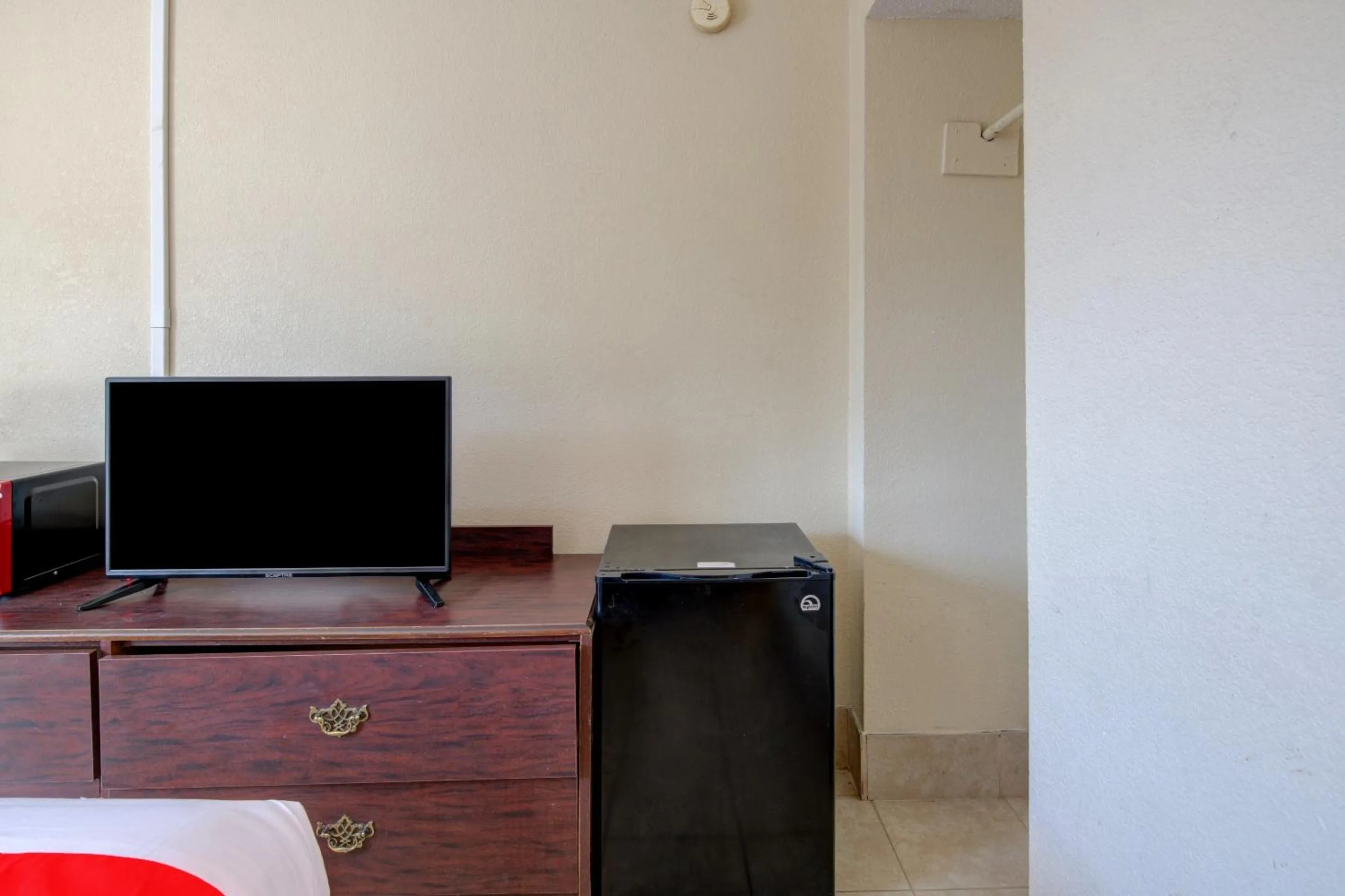 Bedroom in OYO Hotel Douglas GA US-441