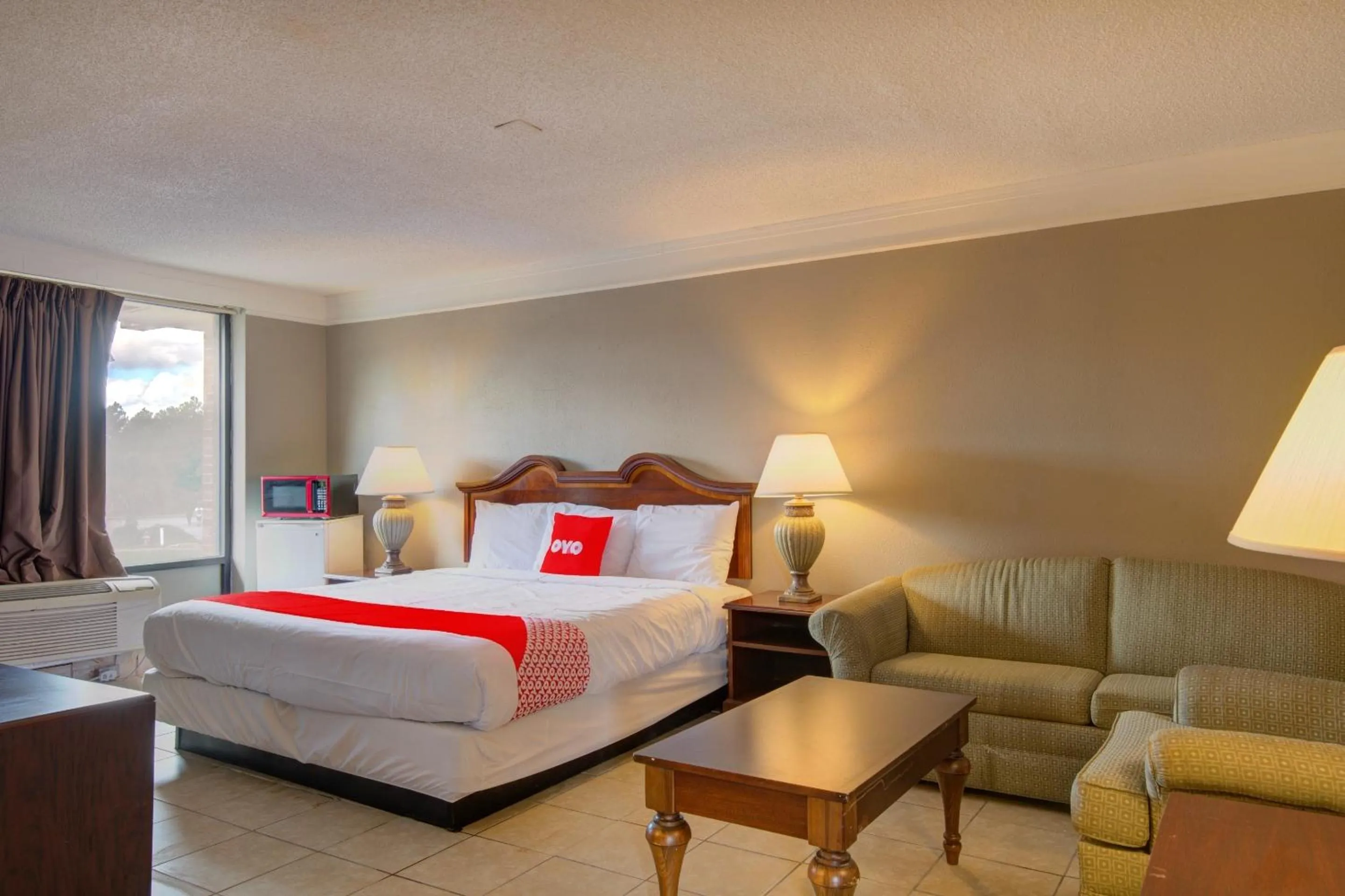 Bedroom, Bed in OYO Hotel Douglas GA US-441