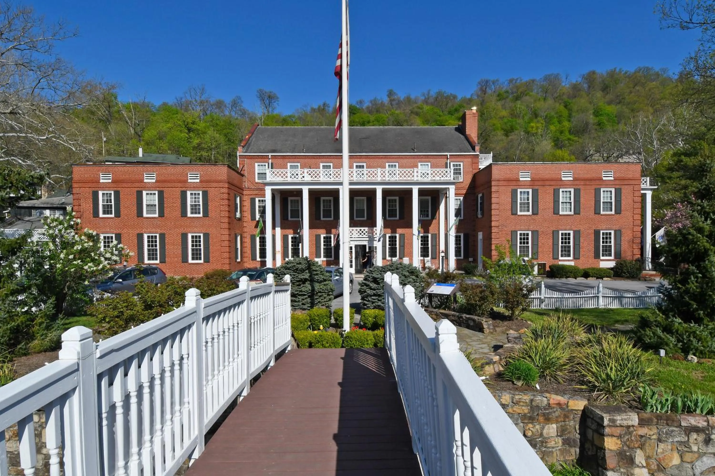 Facade/entrance in The Country Inn of Berkeley Springs