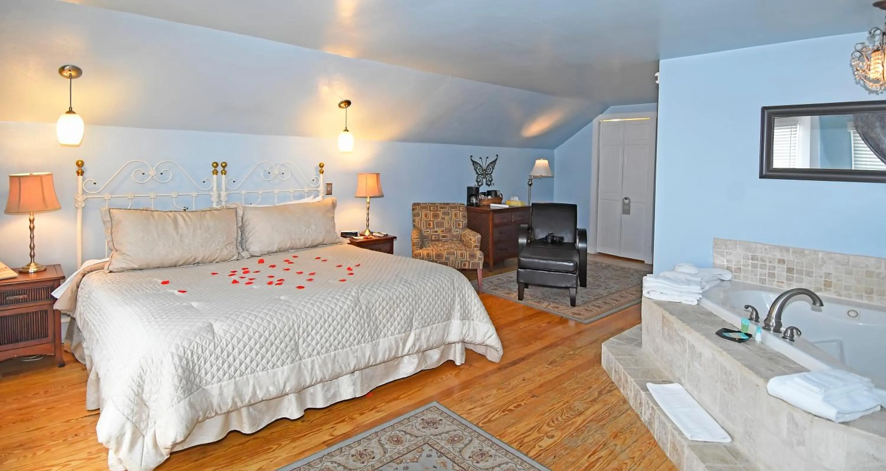Bed in The Country Inn of Berkeley Springs