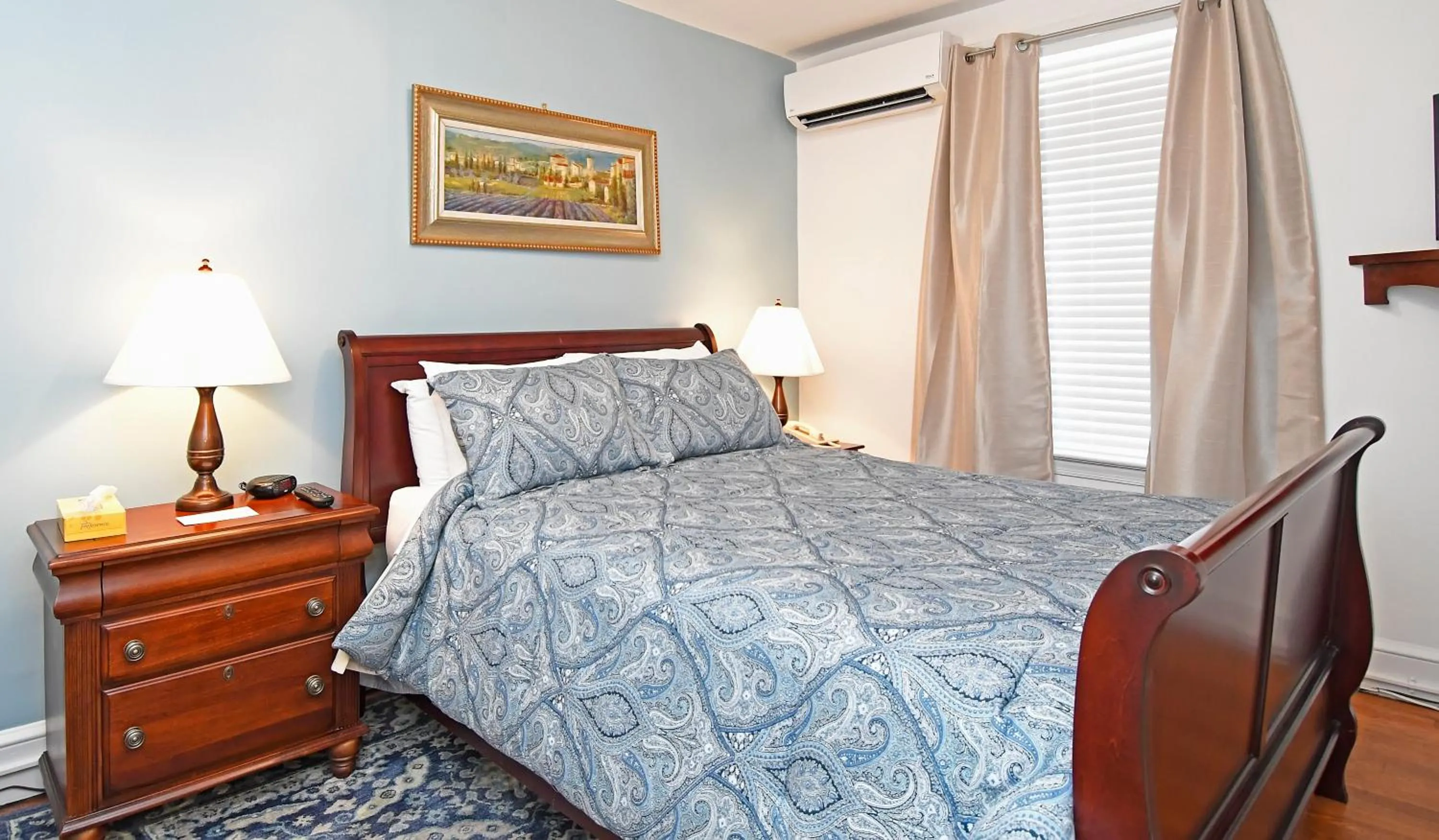 Bed in The Country Inn of Berkeley Springs