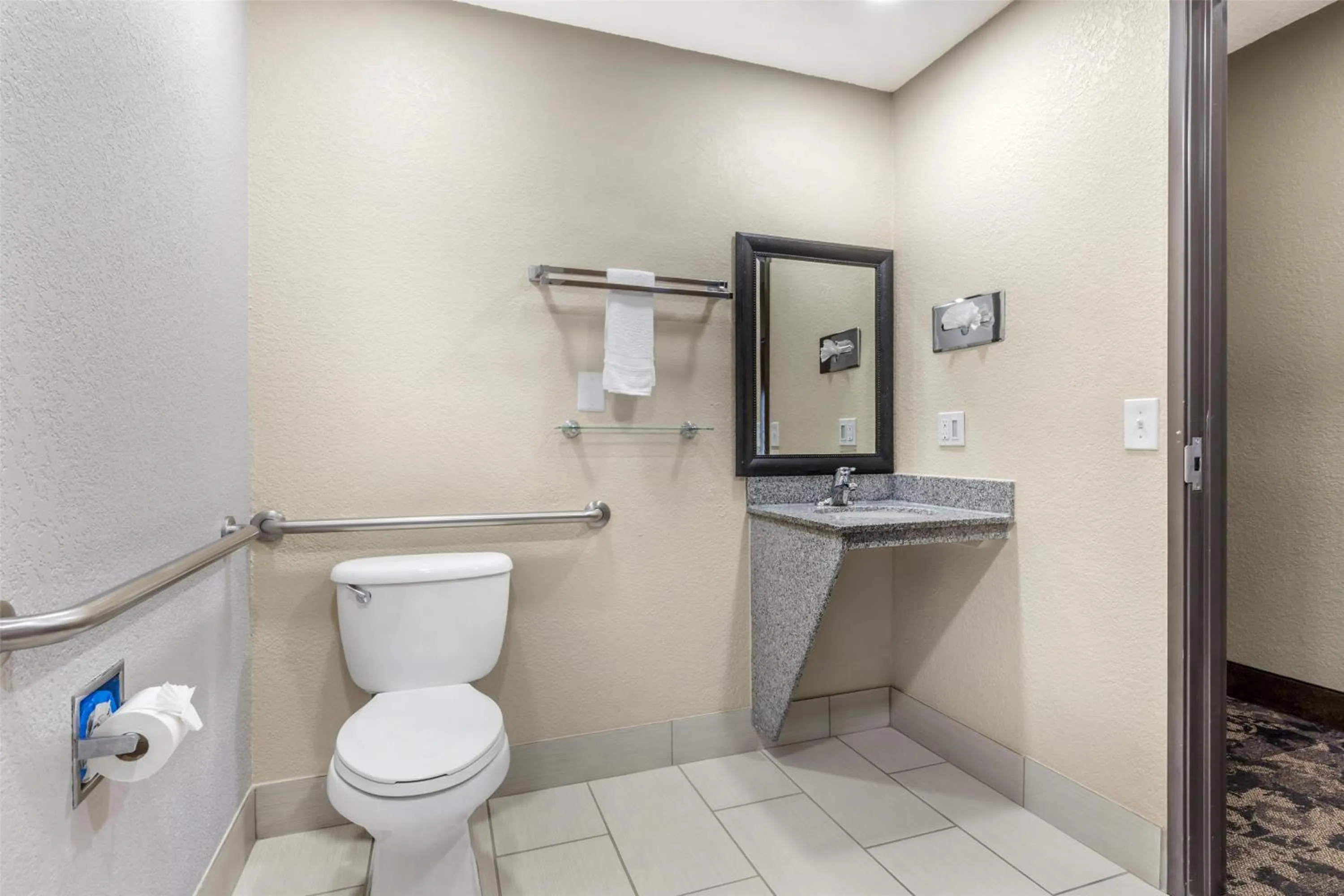 Bathroom in Best Western Plus Oklahoma City Yukon