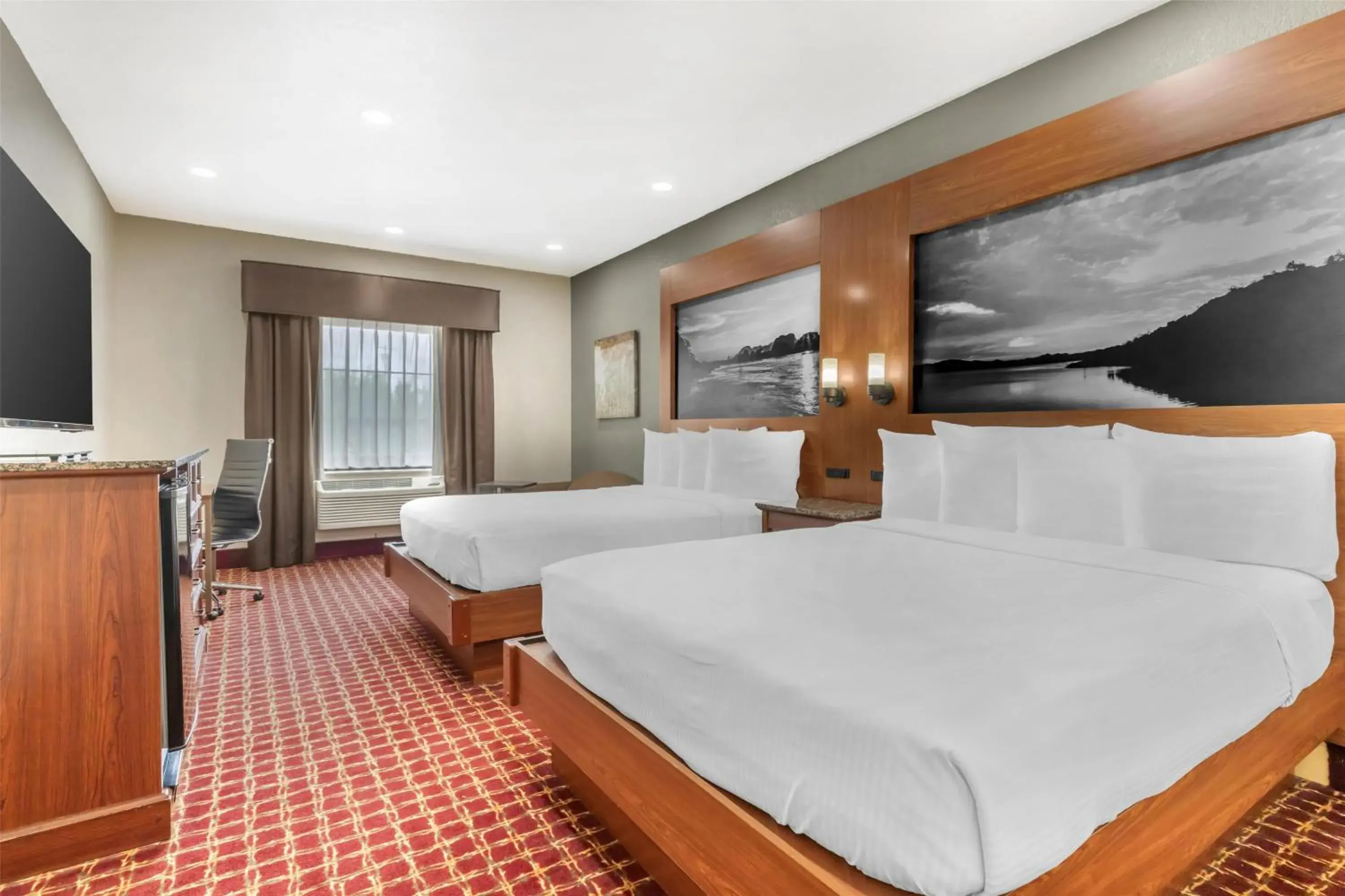 Queen Room with Two Queen Beds and Roll-In Shower - Accessible/Non-Smoking in Best Western Plus Oklahoma City Yukon Queen Room with Two Queen Beds and Roll-In Shower - Accessible/Non-Smoking in Best Western Plus Oklahoma City Yukon