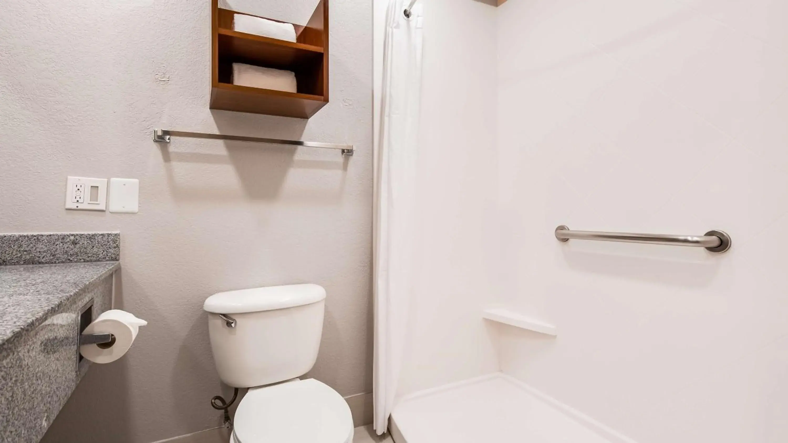 Executive King Suite - Smoking in Best Western Plus Oklahoma City Yukon Executive King Suite - Smoking in Best Western Plus Oklahoma City Yukon