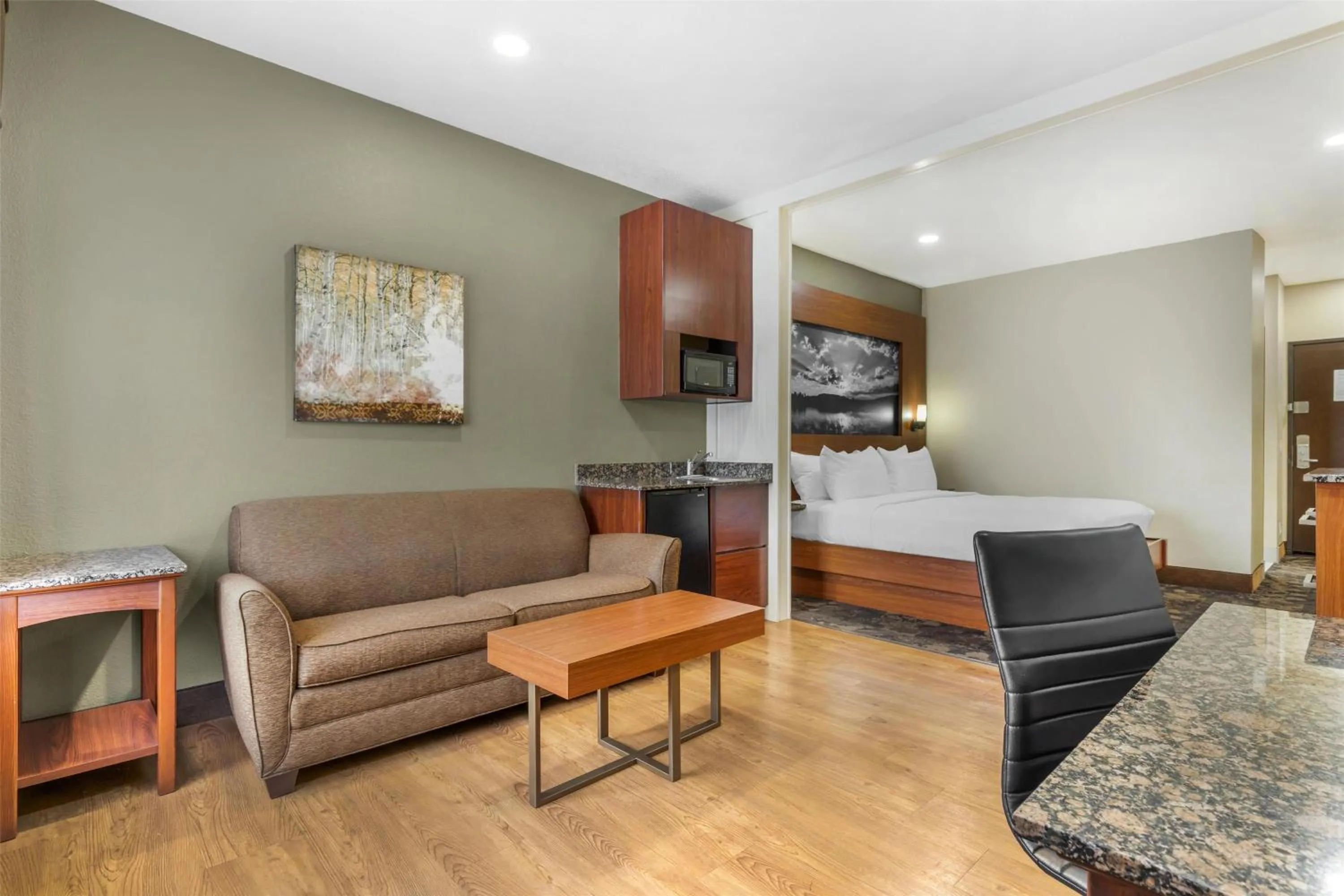 Photo of the whole room in Best Western Plus Oklahoma City Yukon