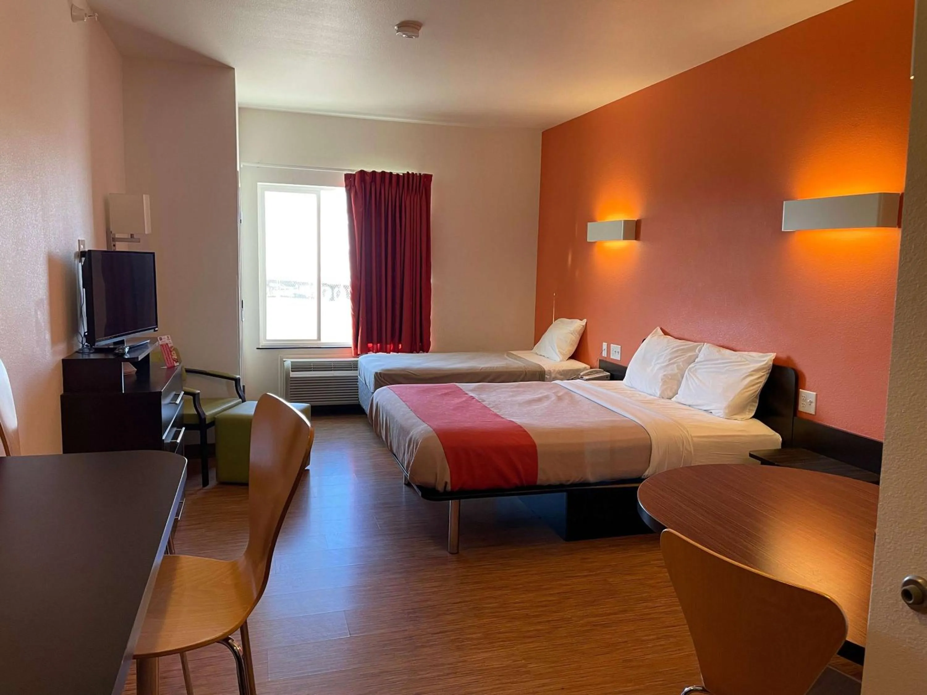 Photo of the whole room, Bed in Baymont by Wyndham Williston