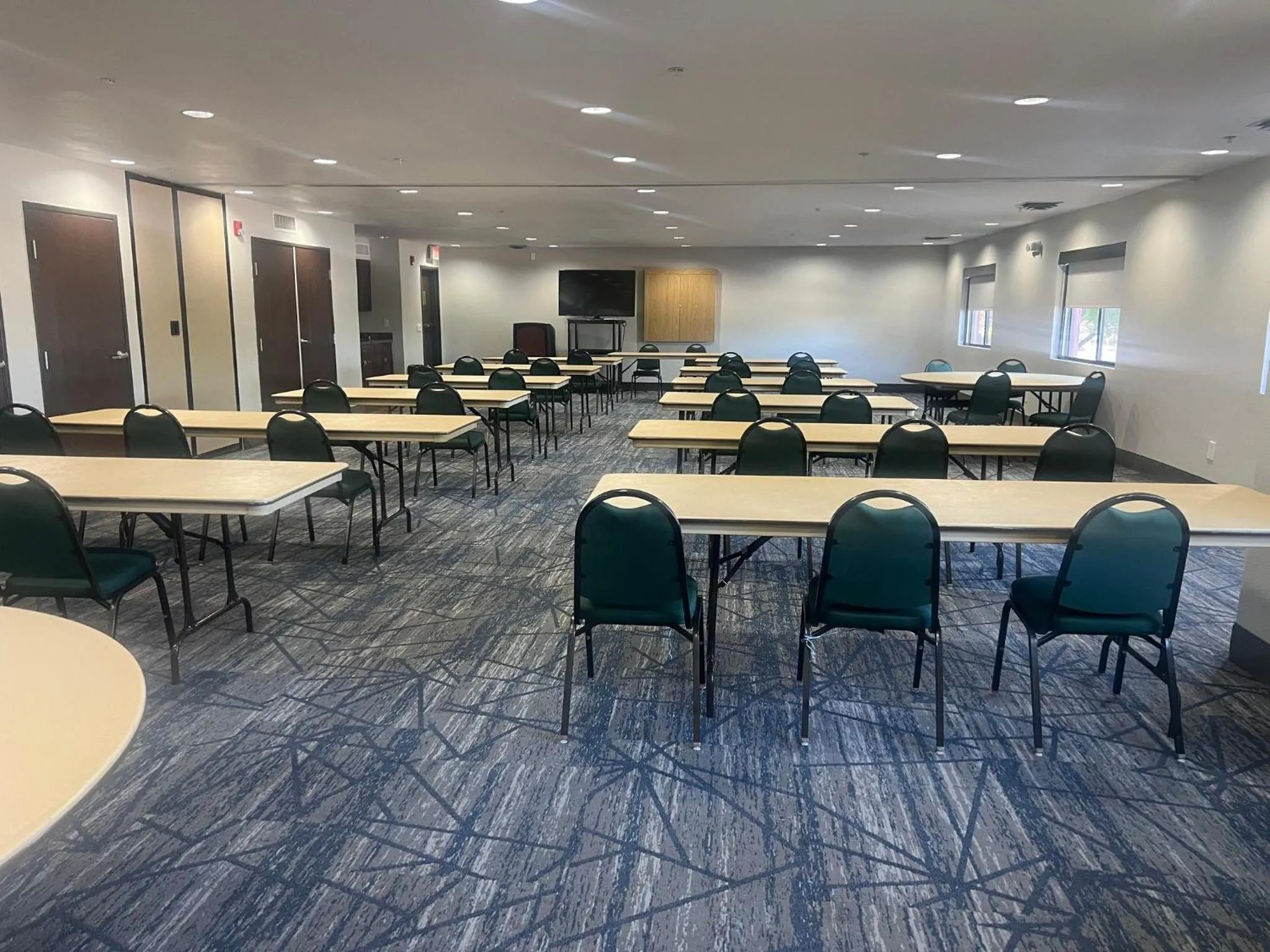 Meeting/conference room in Holiday Inn Express Show Low by IHG