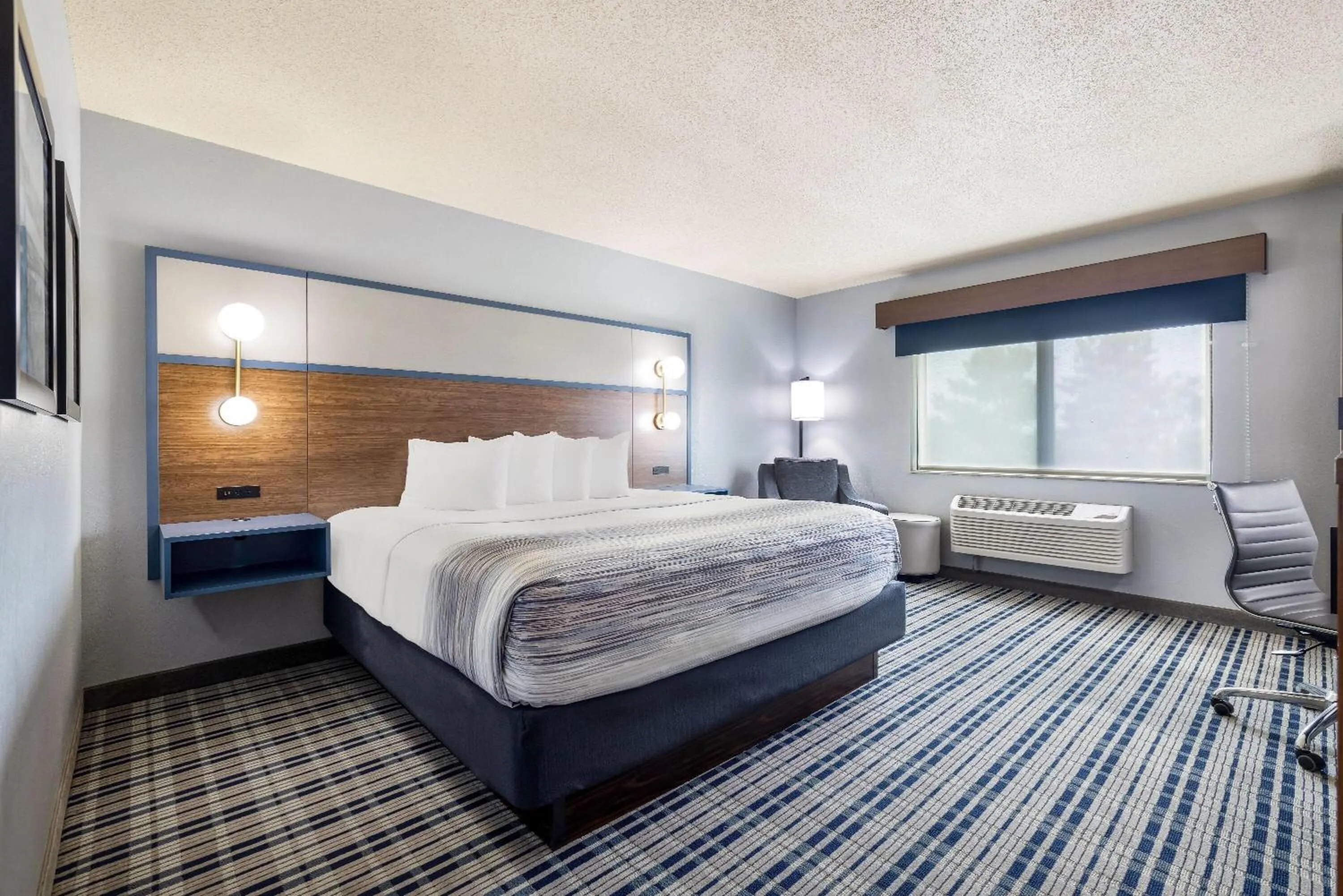 Bed in AmericInn by Wyndham Chamberlain Conference Center