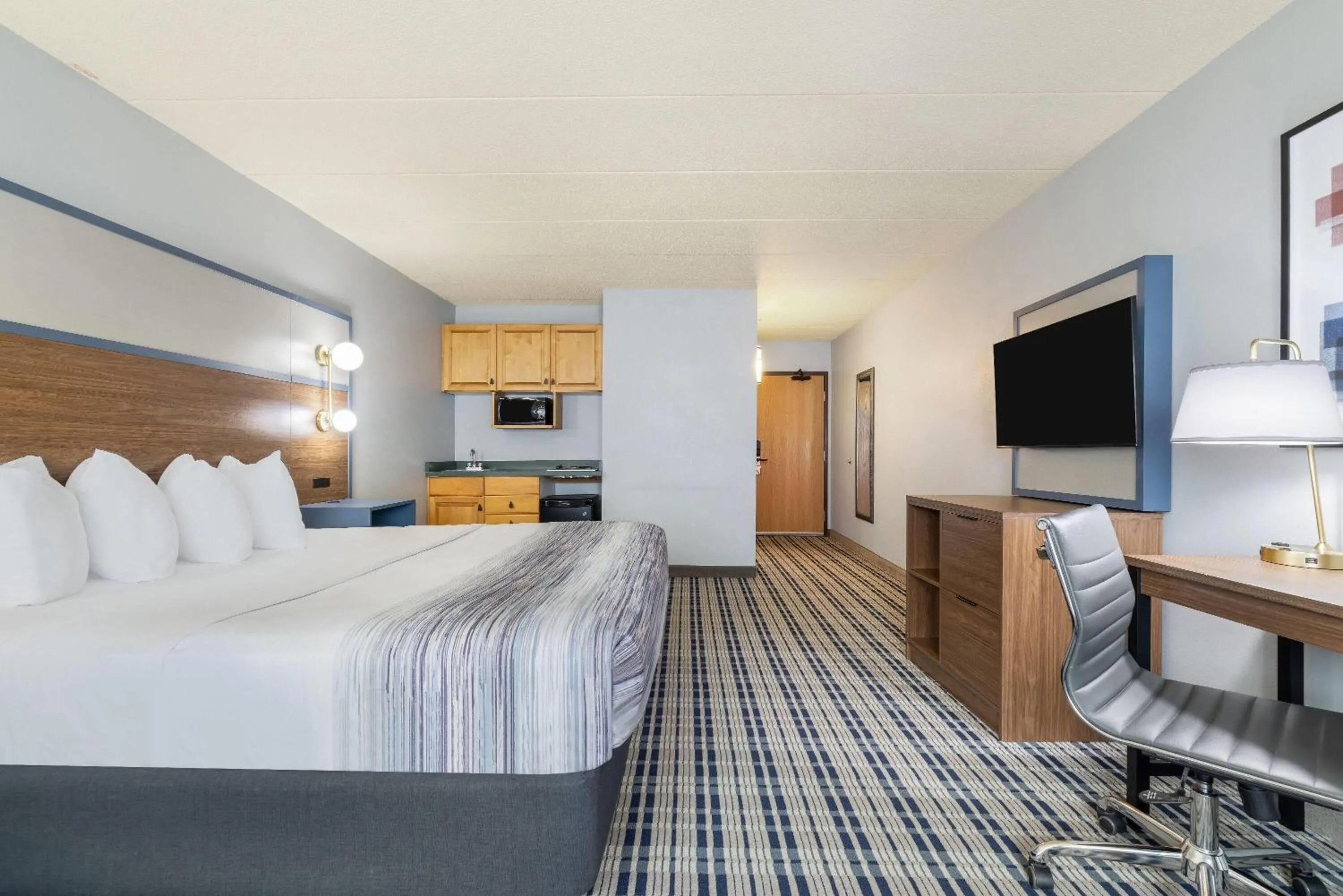 Bed in AmericInn by Wyndham Chamberlain Conference Center