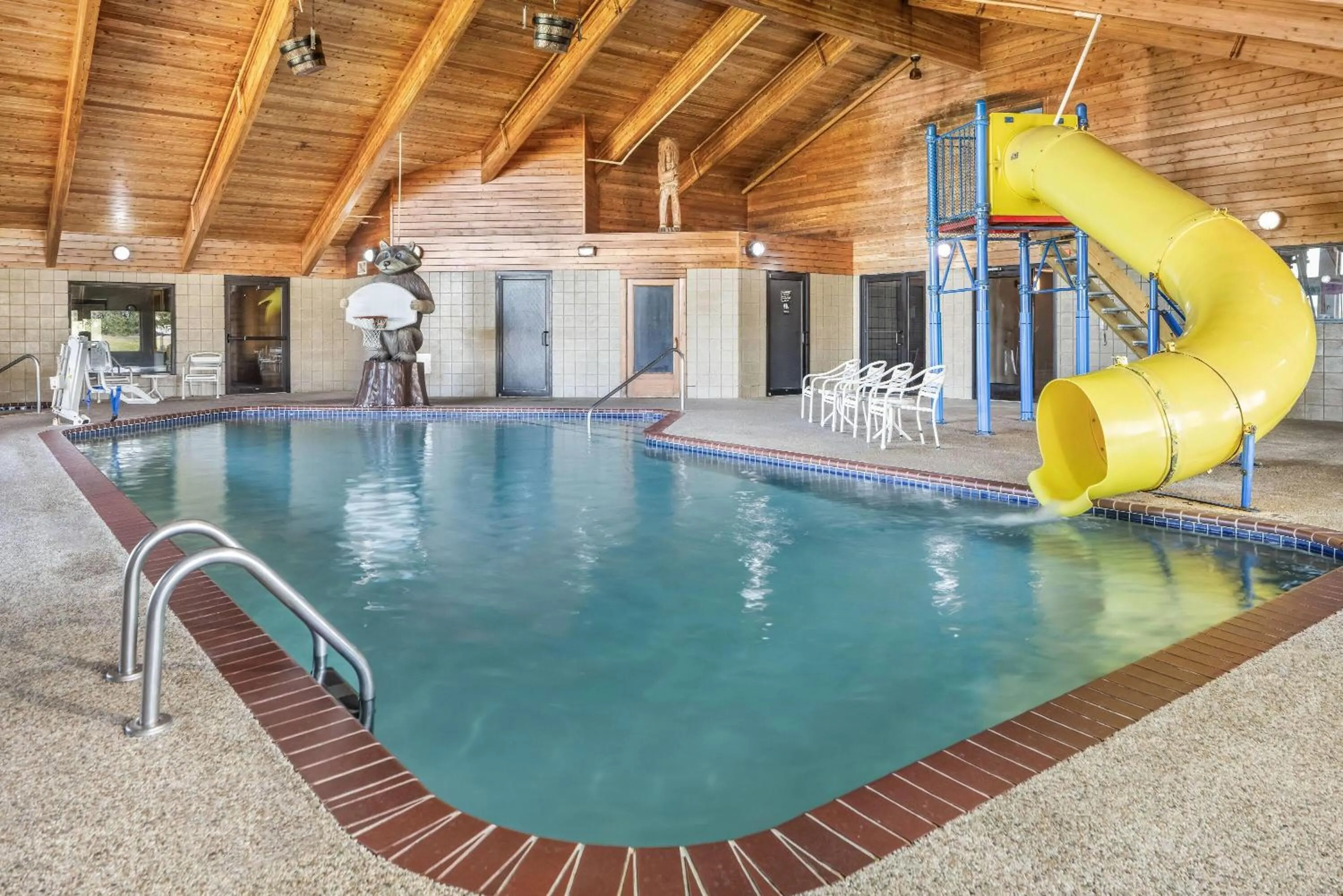 Swimming pool in AmericInn by Wyndham Chamberlain Conference Center