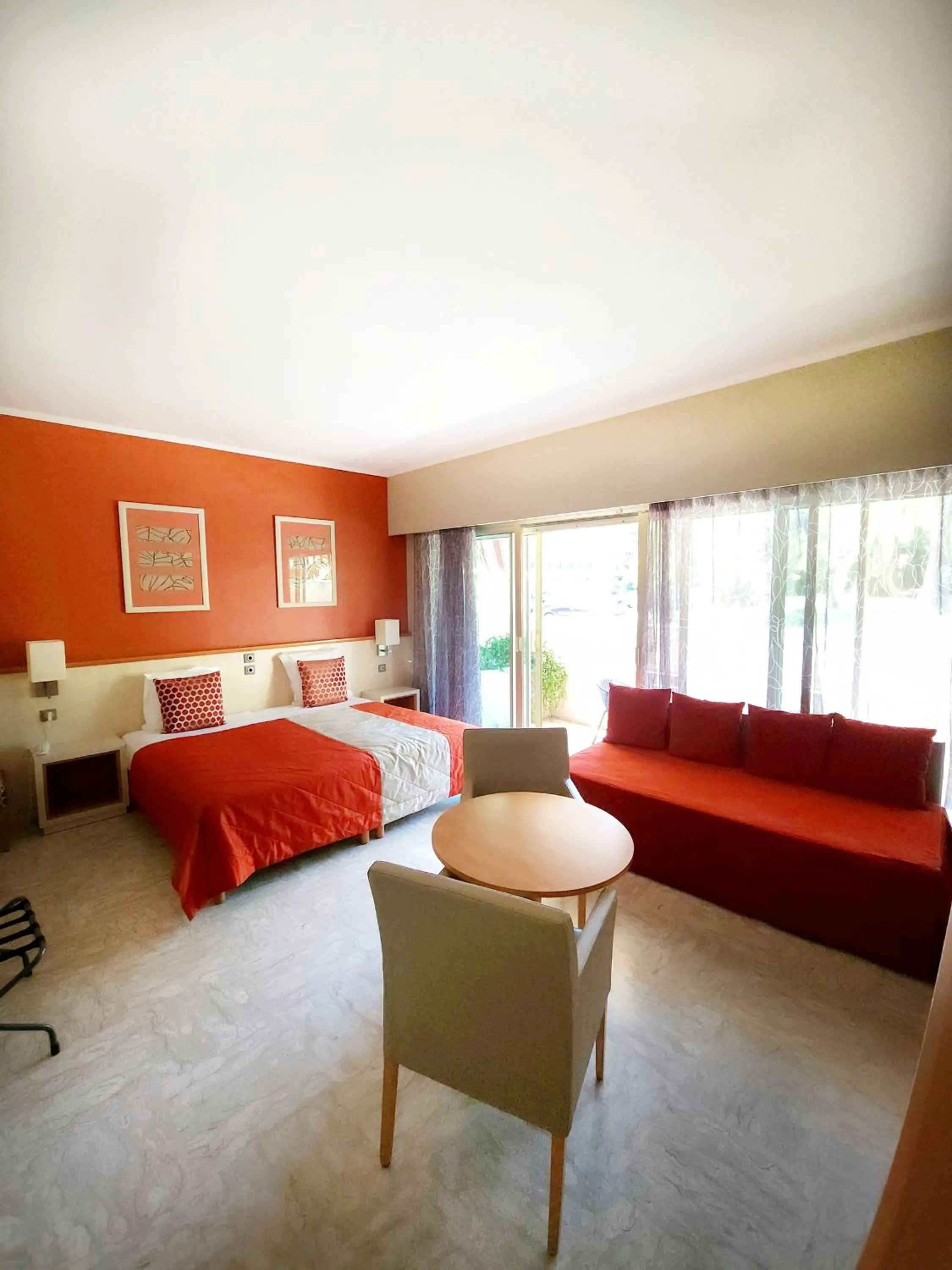 Bed in The Originals Boutique, Hôtel Les Strélitzias