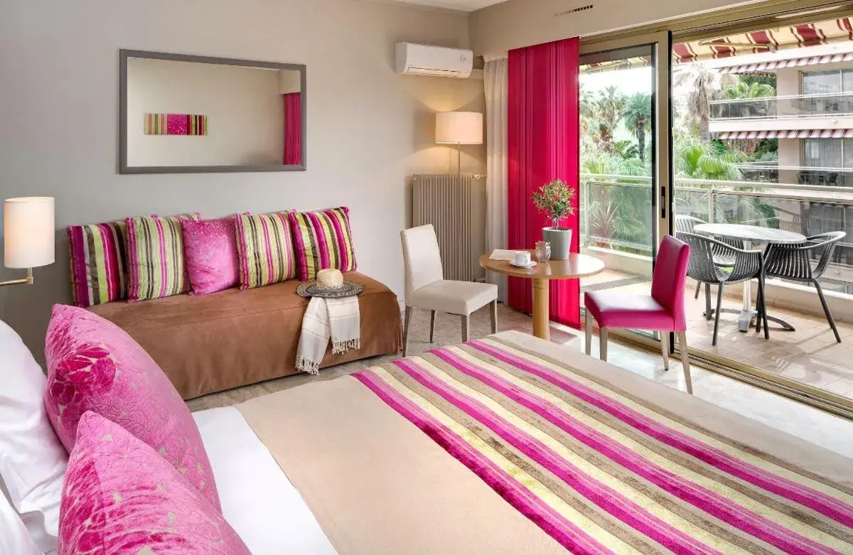 Superior Room in The Originals Boutique, Hôtel Les Strélitzias Superior Room in The Originals Boutique, Hôtel Les Strélitzias