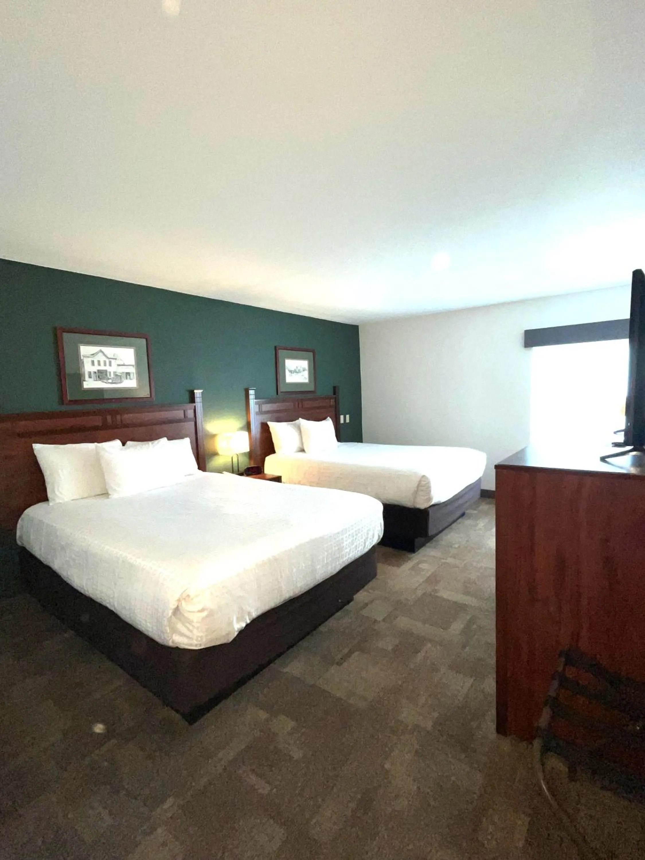 Bedroom, Bed in Boothill Inn and Suites