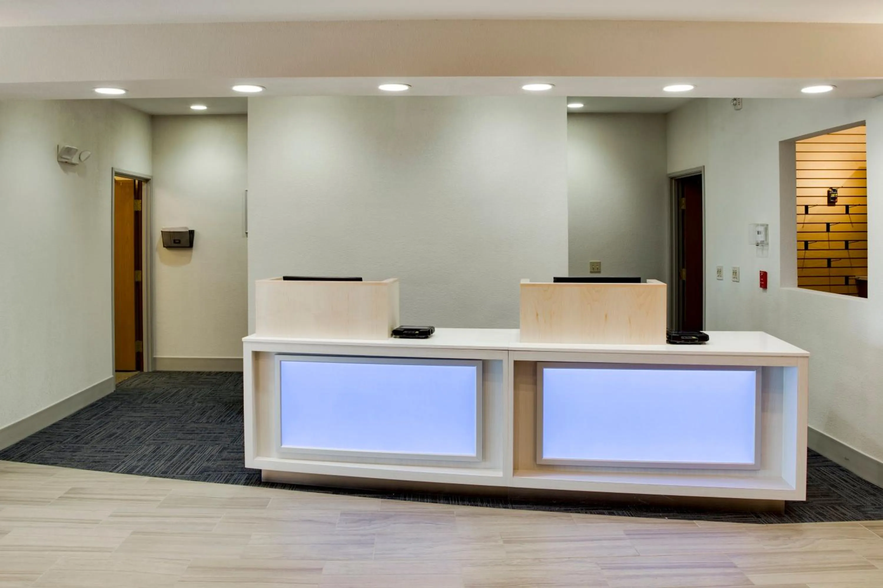 Lobby or reception in Holiday Inn Express & Suites Jacksonville by IHG