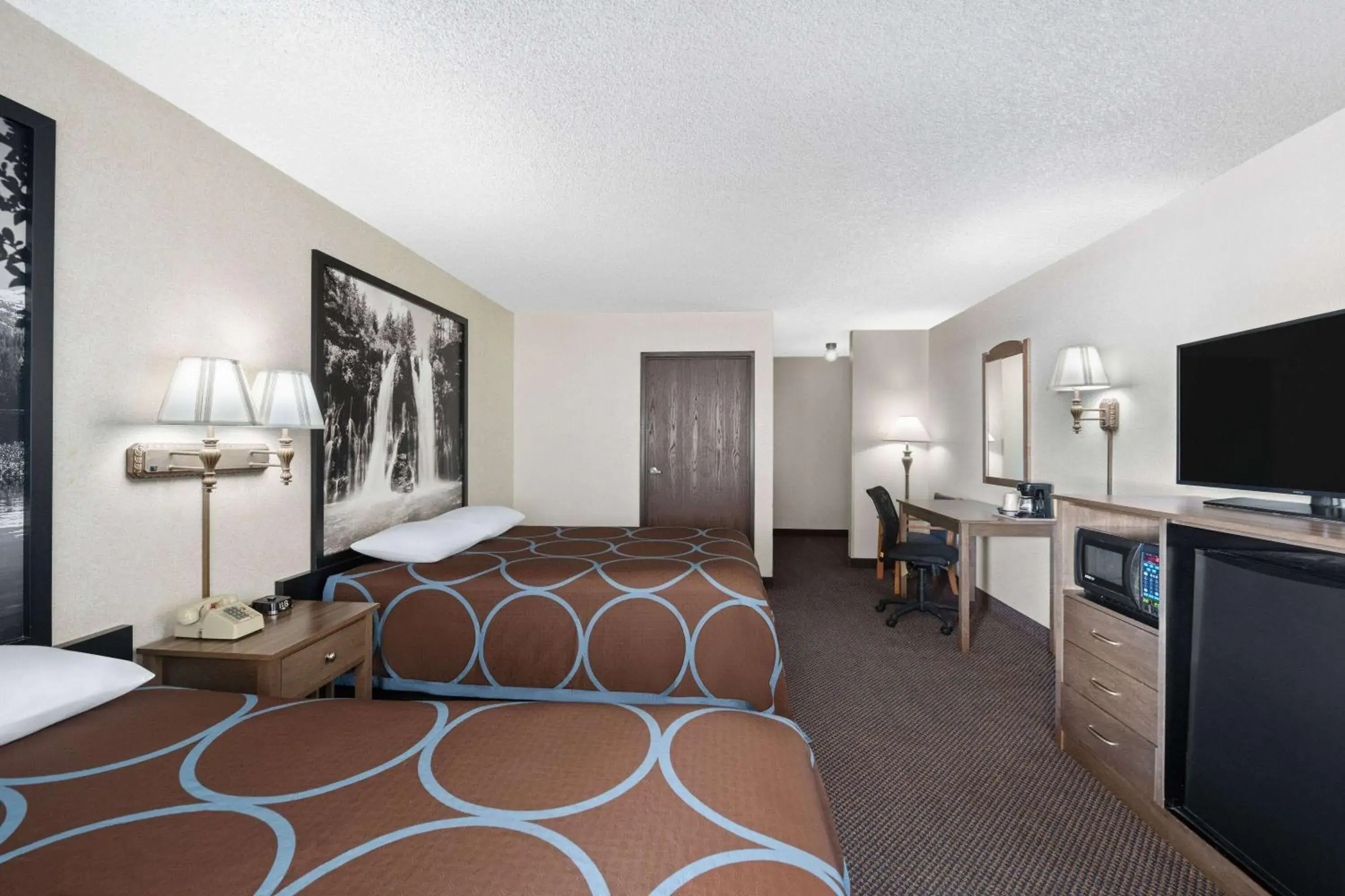 Queen Room with Two Queen Beds and Mobility/Hearing Access - Non-Smoking in Super 8 by Wyndham Susanville Queen Room with Two Queen Beds and Mobility/Hearing Access - Non-Smoking in Super 8 by Wyndham Susanville