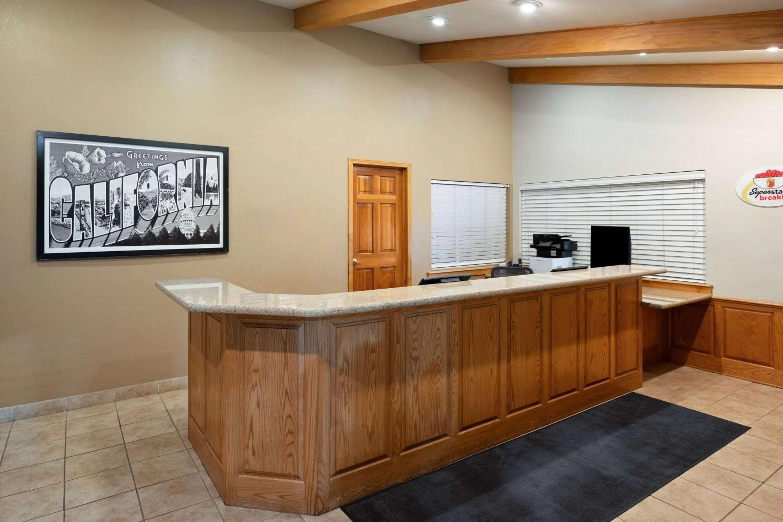 Lobby or reception in Super 8 by Wyndham Susanville