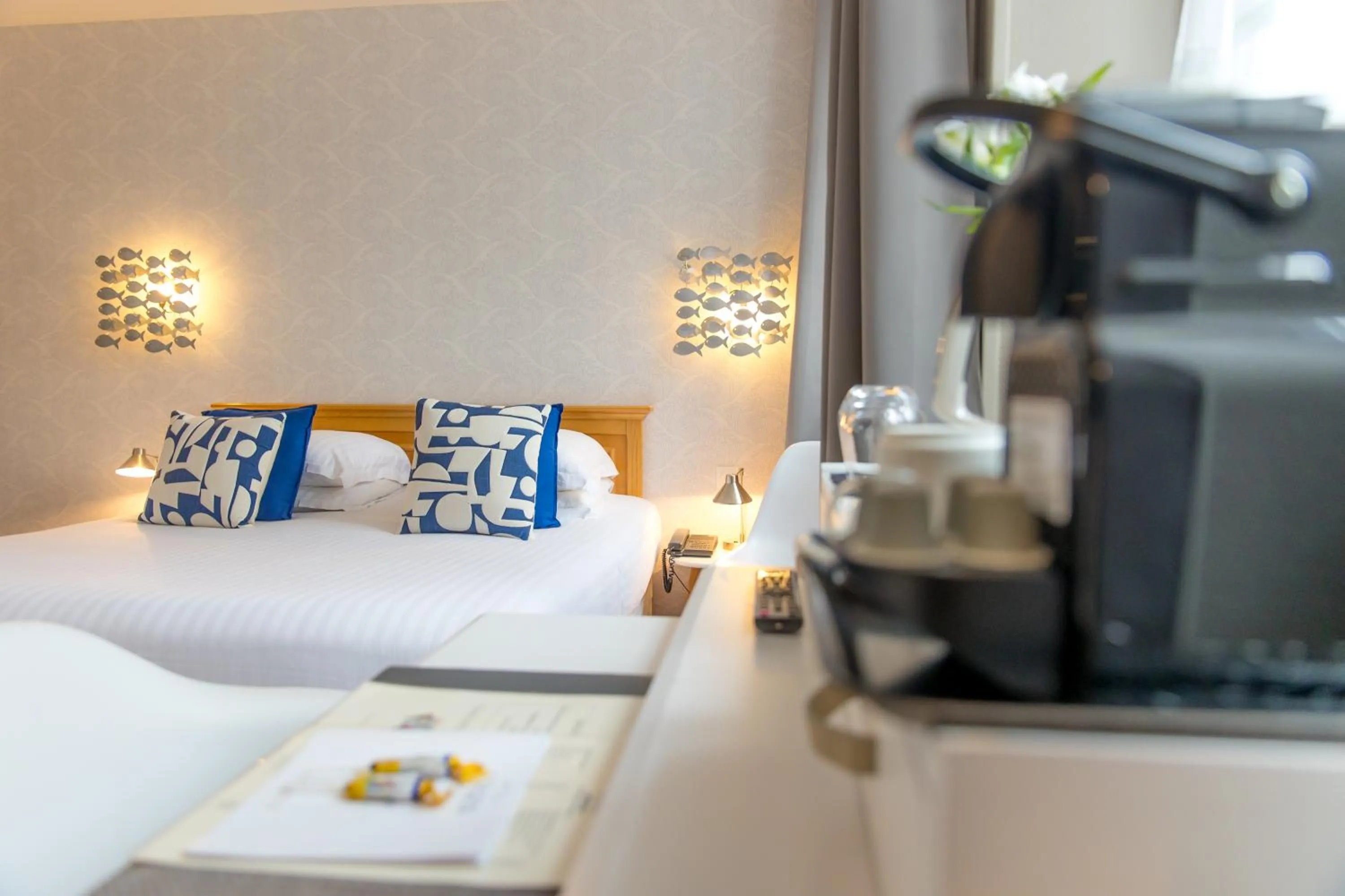 Coffee/tea facilities, Bed in Hôtel La Baie des Anges, son SPA marin & sa piscine couverte et chauffée