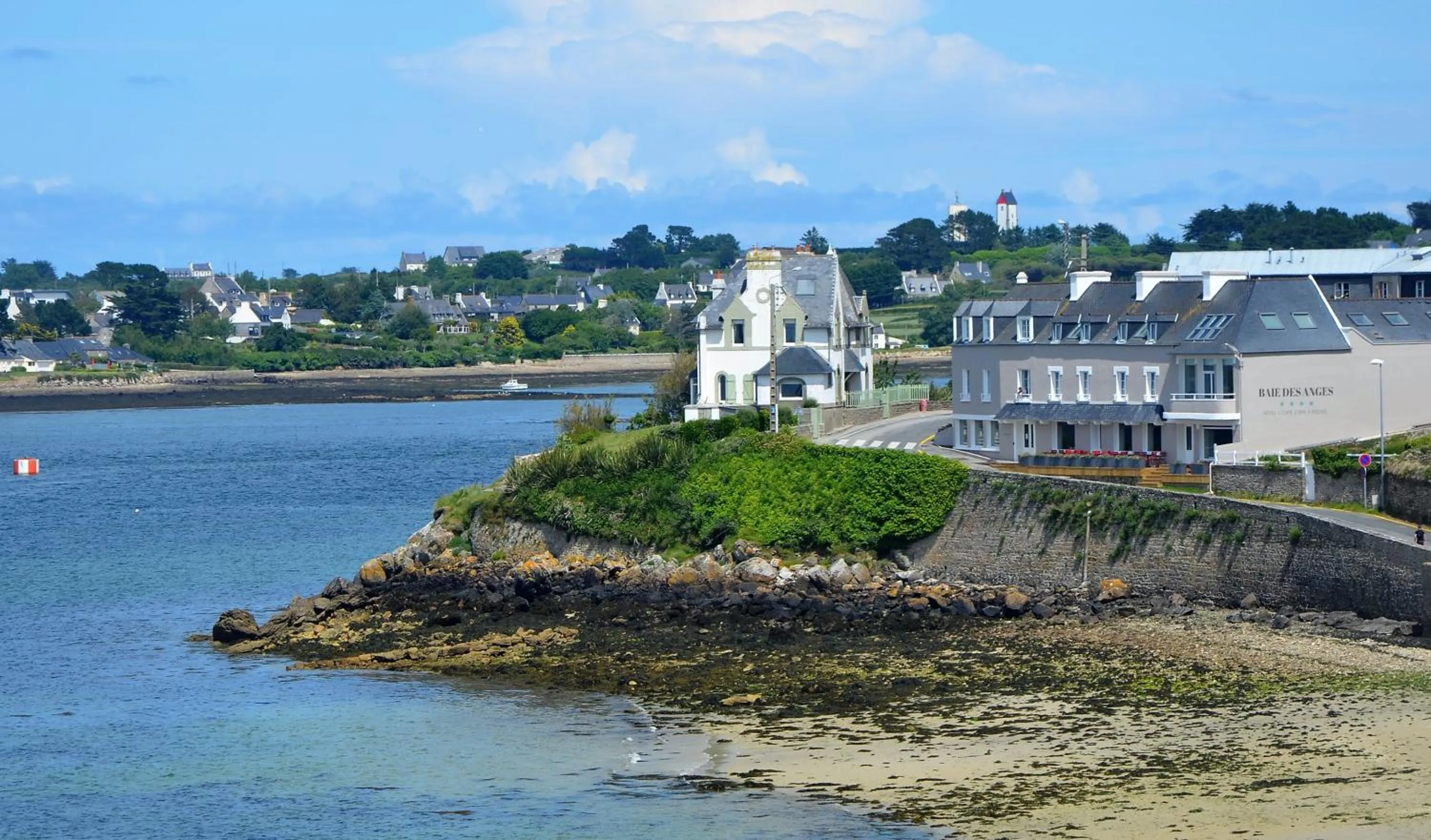 Beach in Hôtel La Baie des Anges, son SPA marin & sa piscine couverte et chauffée