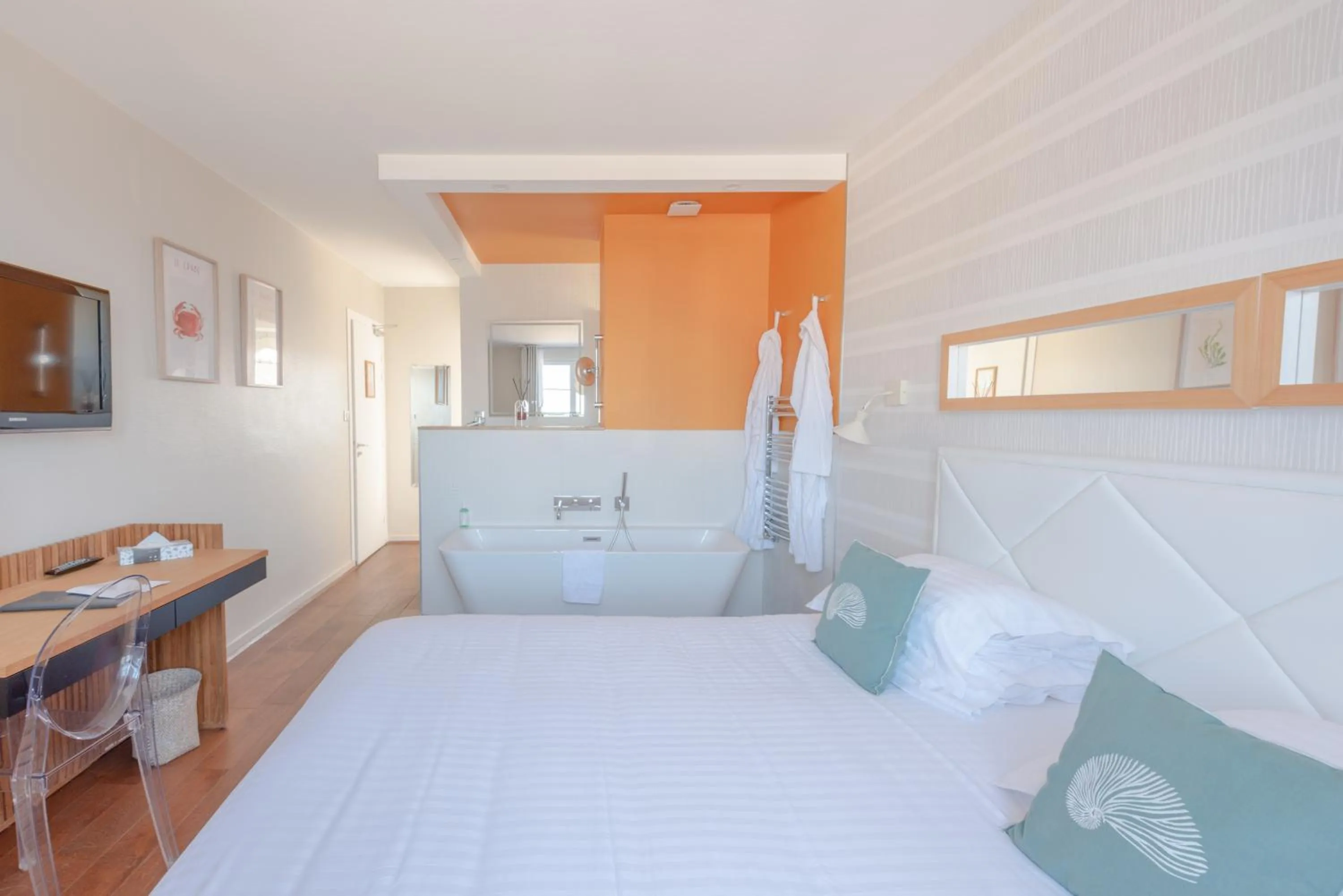 Seating area, Bed in Hôtel La Baie des Anges, son SPA marin & sa piscine couverte et chauffée