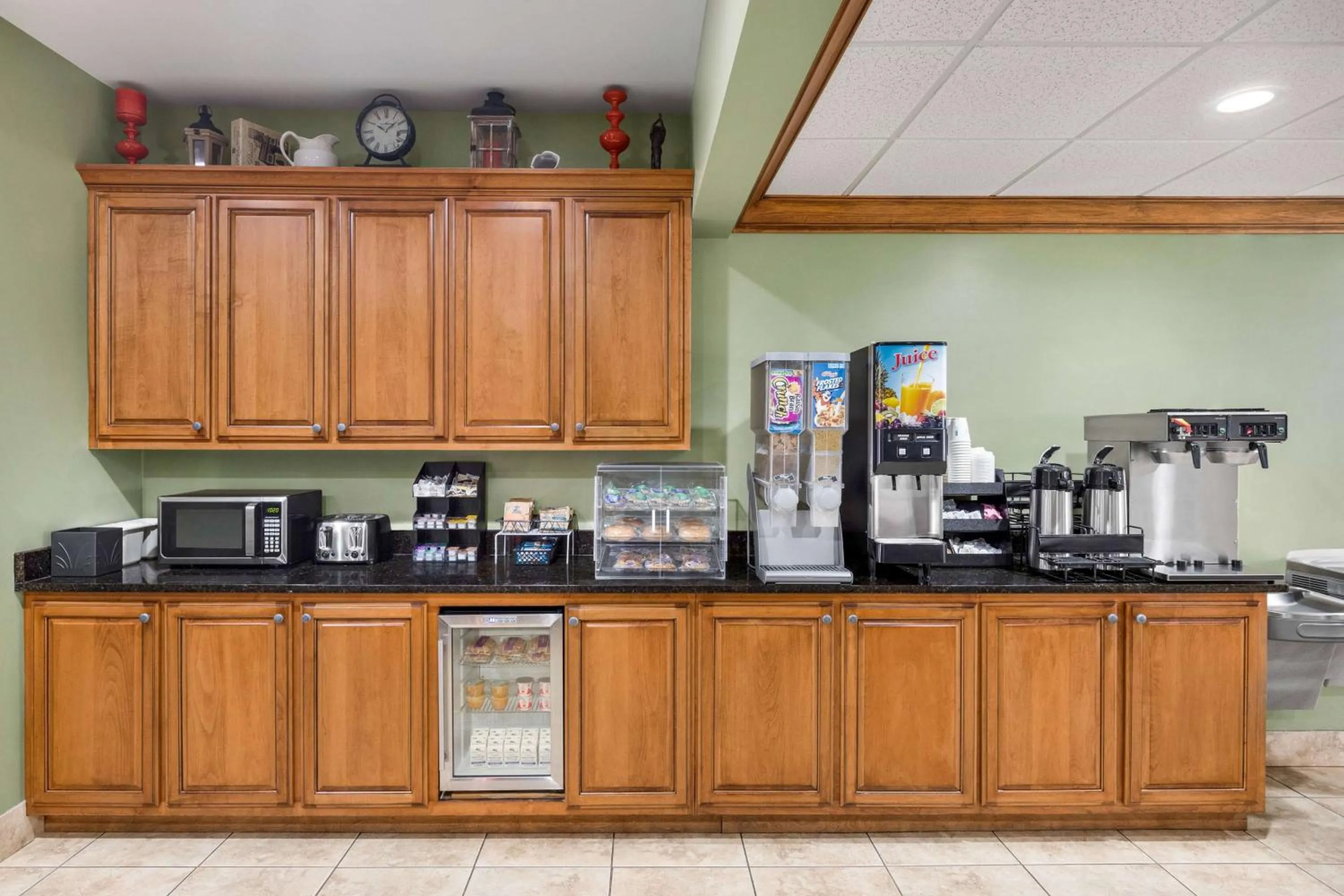 Breakfast in Microtel Inn & Suites by Wyndham Woodstock/Atlanta North