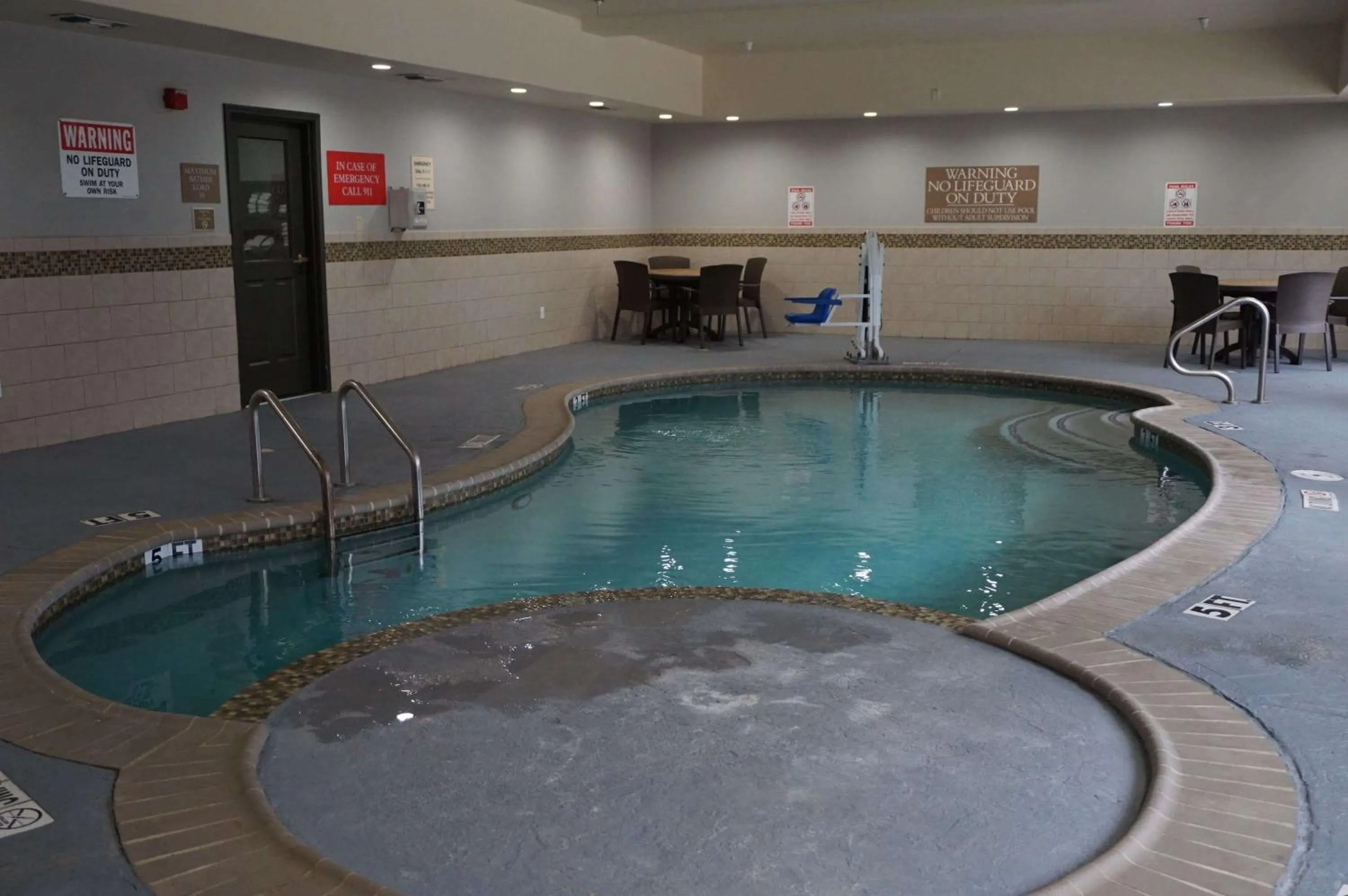 Pool view in La Quinta by Wyndham Tyler South