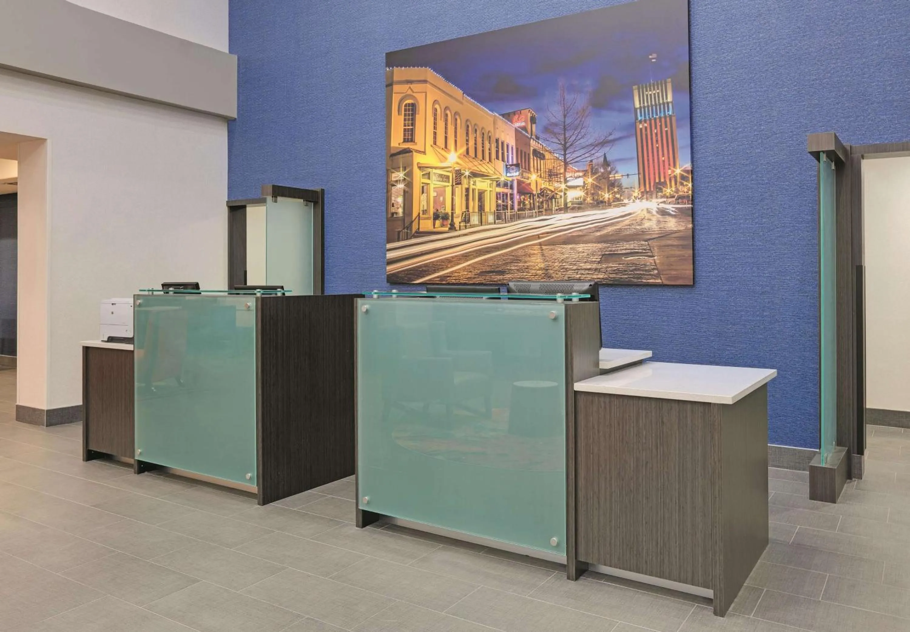 Lobby or reception in La Quinta by Wyndham Tyler South