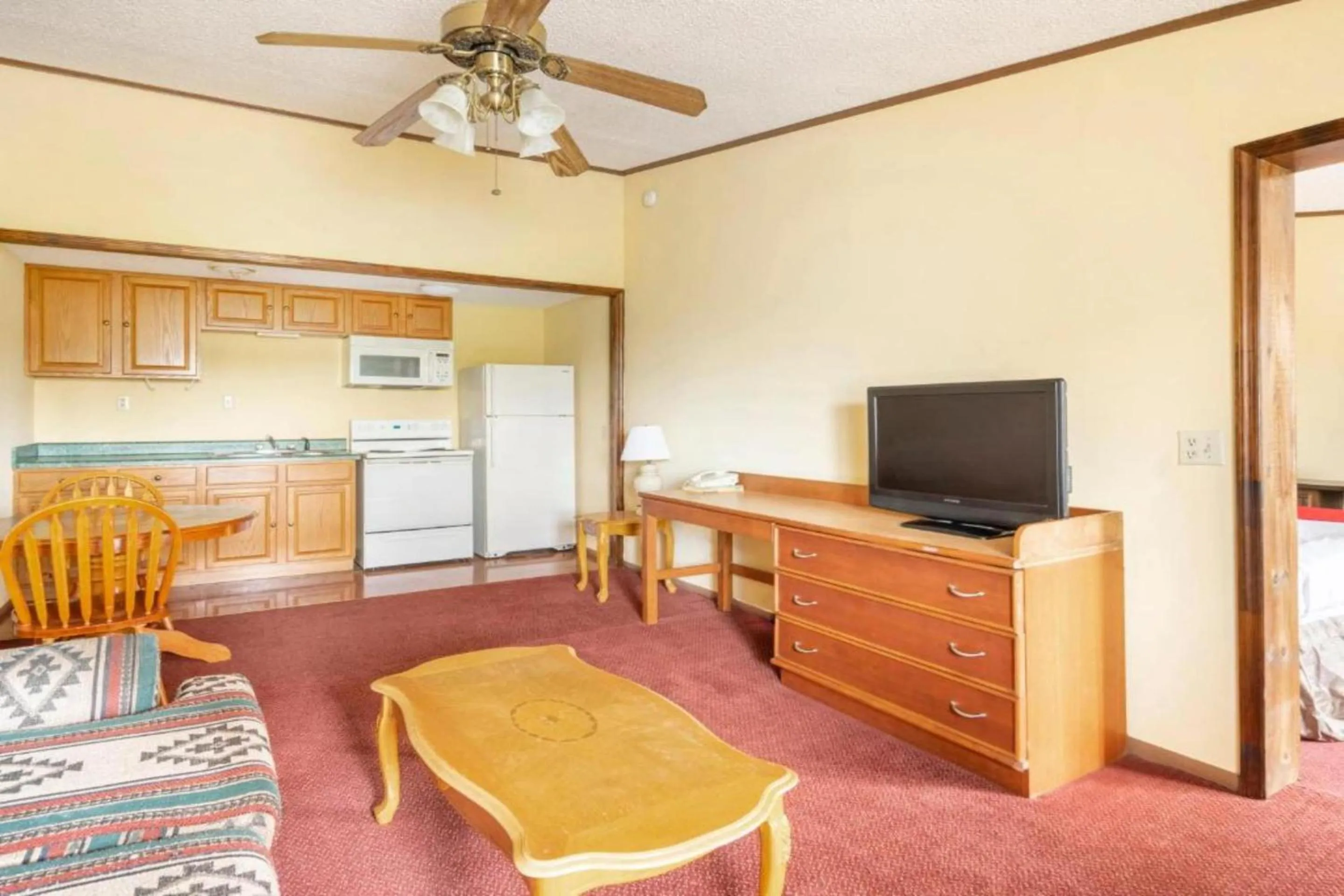 Bedroom in OYO Hotel Daleville AL Hwy 84