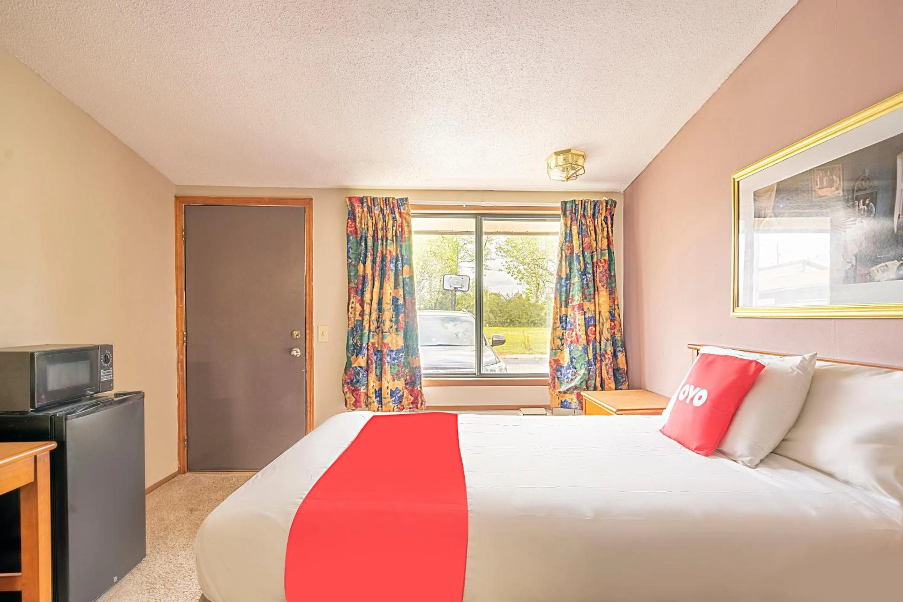 Bedroom, Bed in OYO Hotel Daleville AL Hwy 84