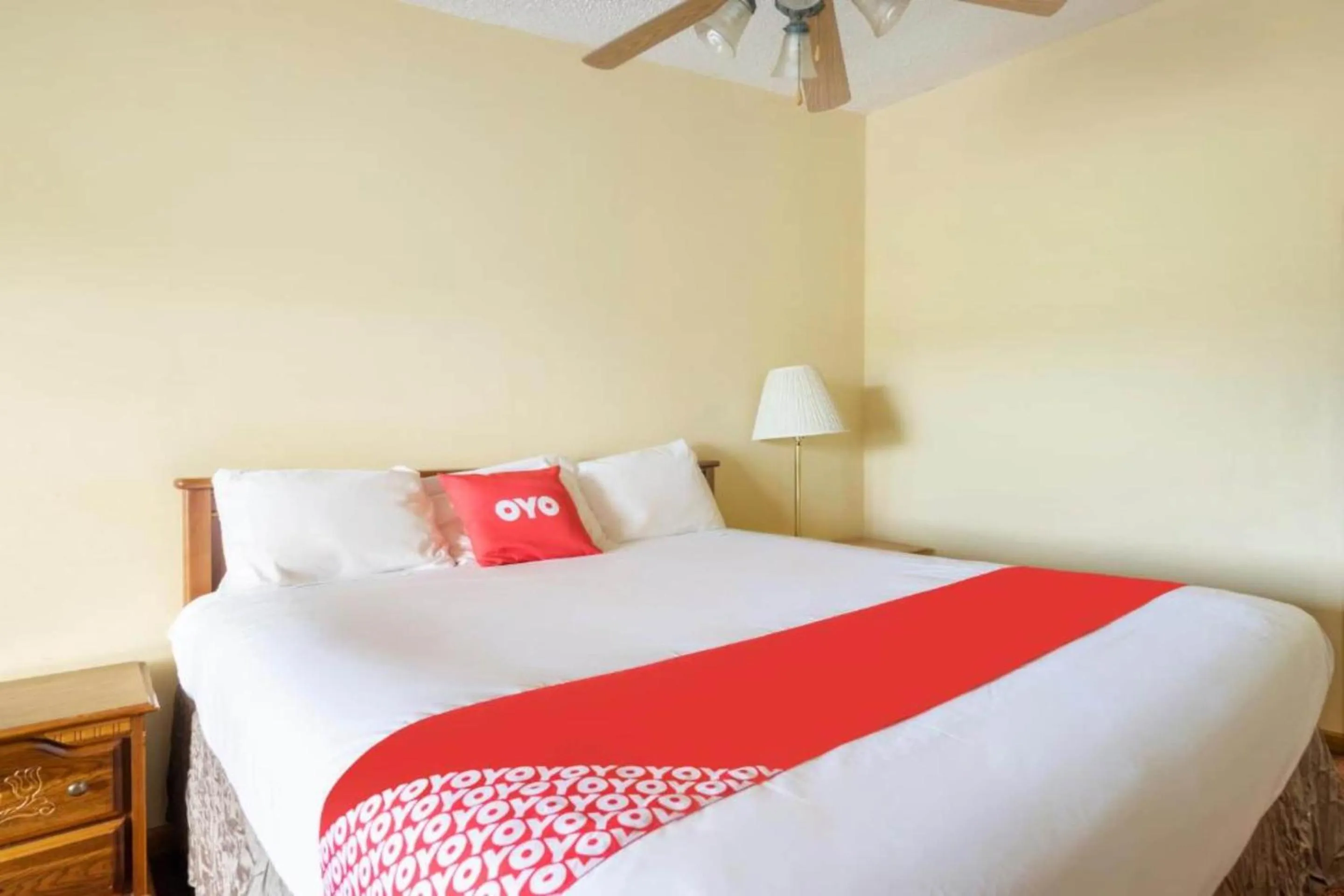 Bedroom, Bed in OYO Hotel Daleville AL Hwy 84