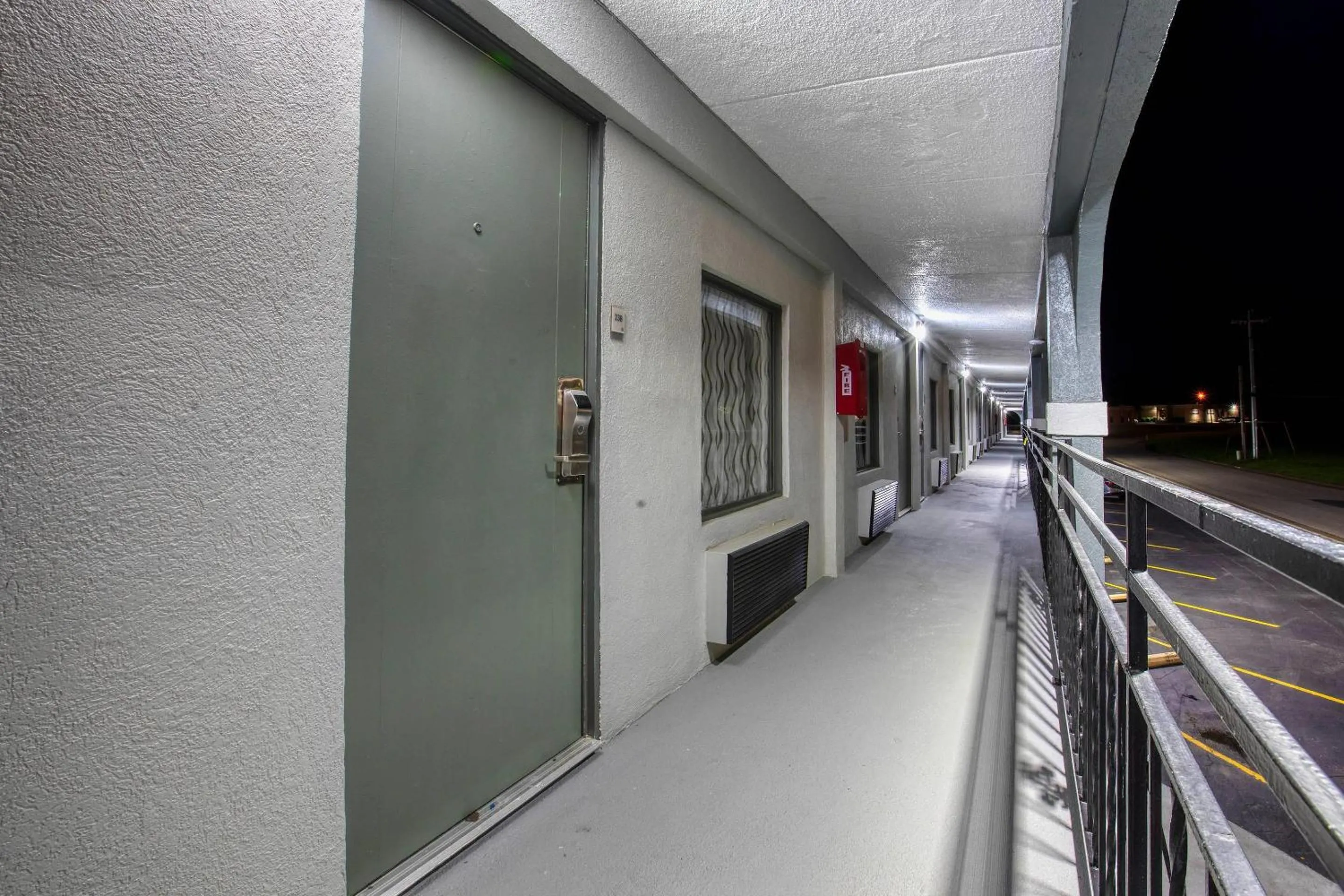 Property building in Clarion Pointe Decatur Downtown