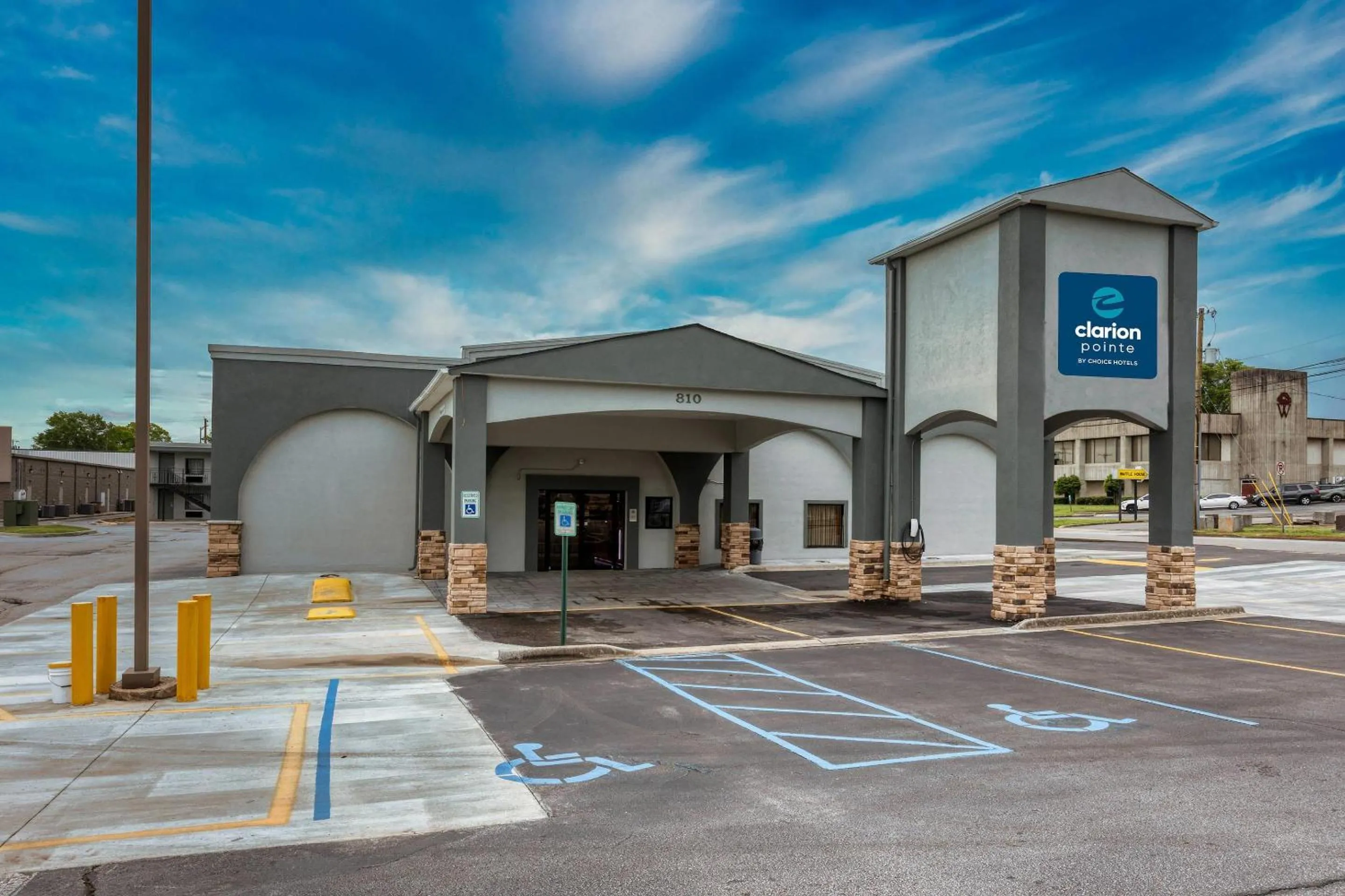 Property building in Clarion Pointe Decatur Downtown