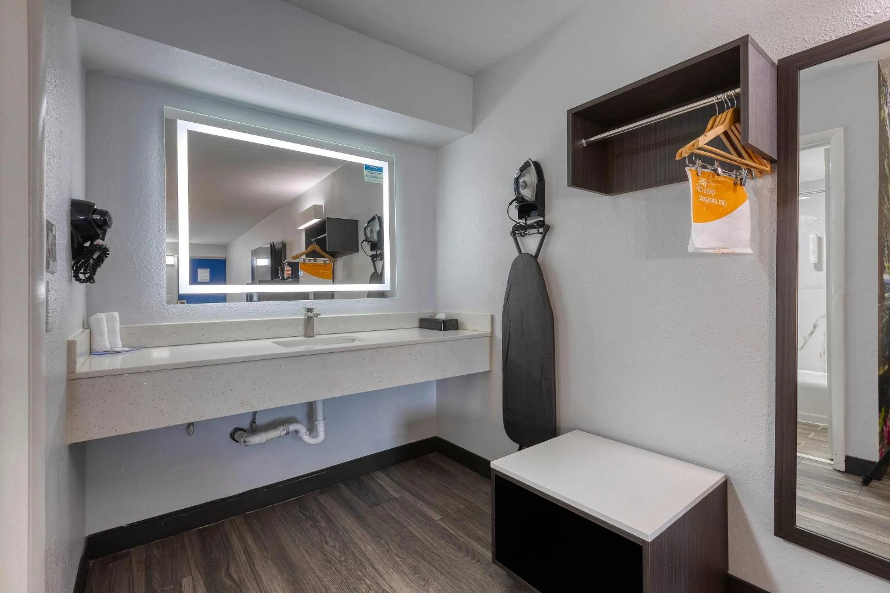 Bedroom in Clarion Pointe Decatur Downtown