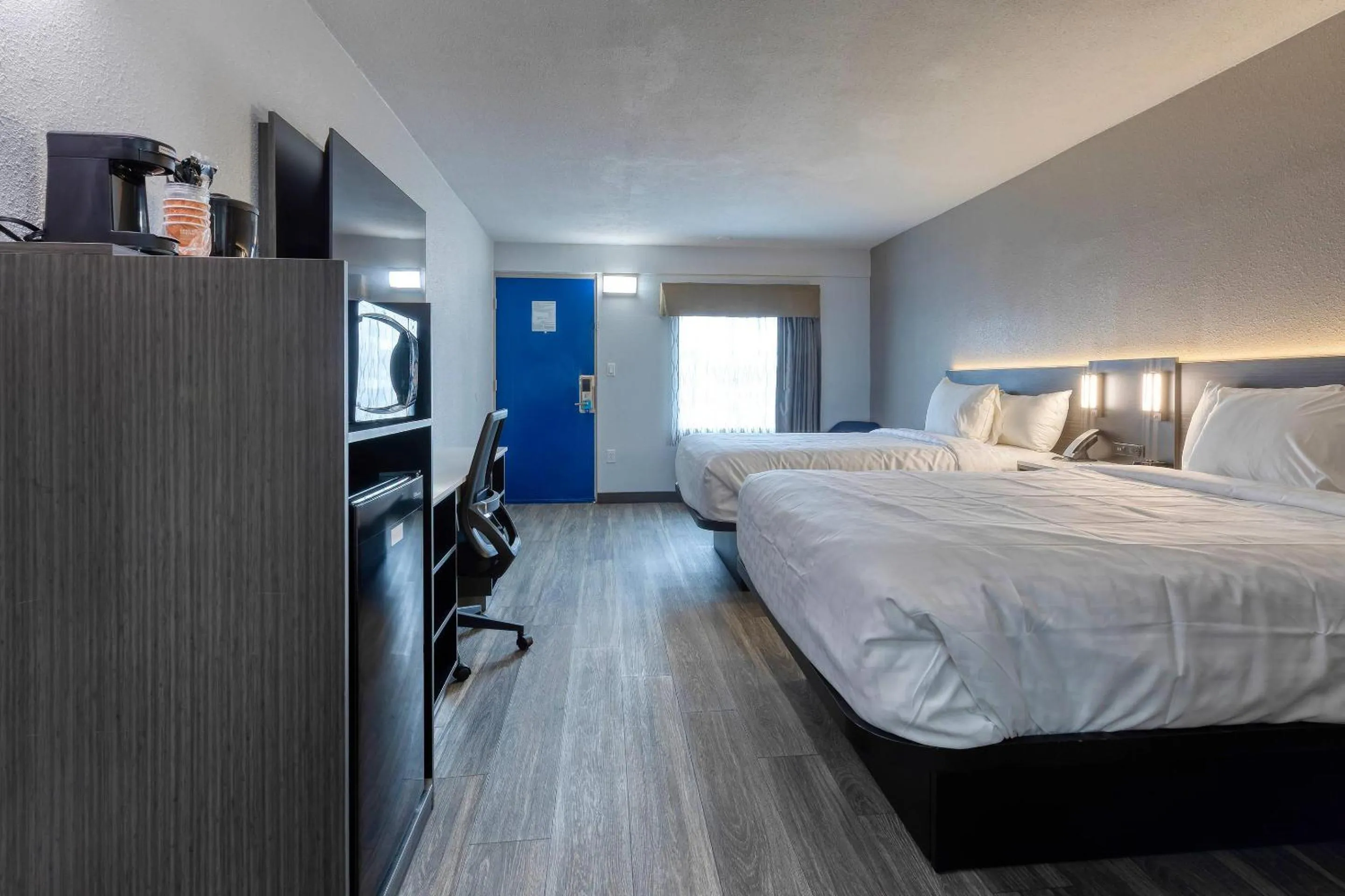 Bedroom, Bed in Clarion Pointe Decatur Downtown