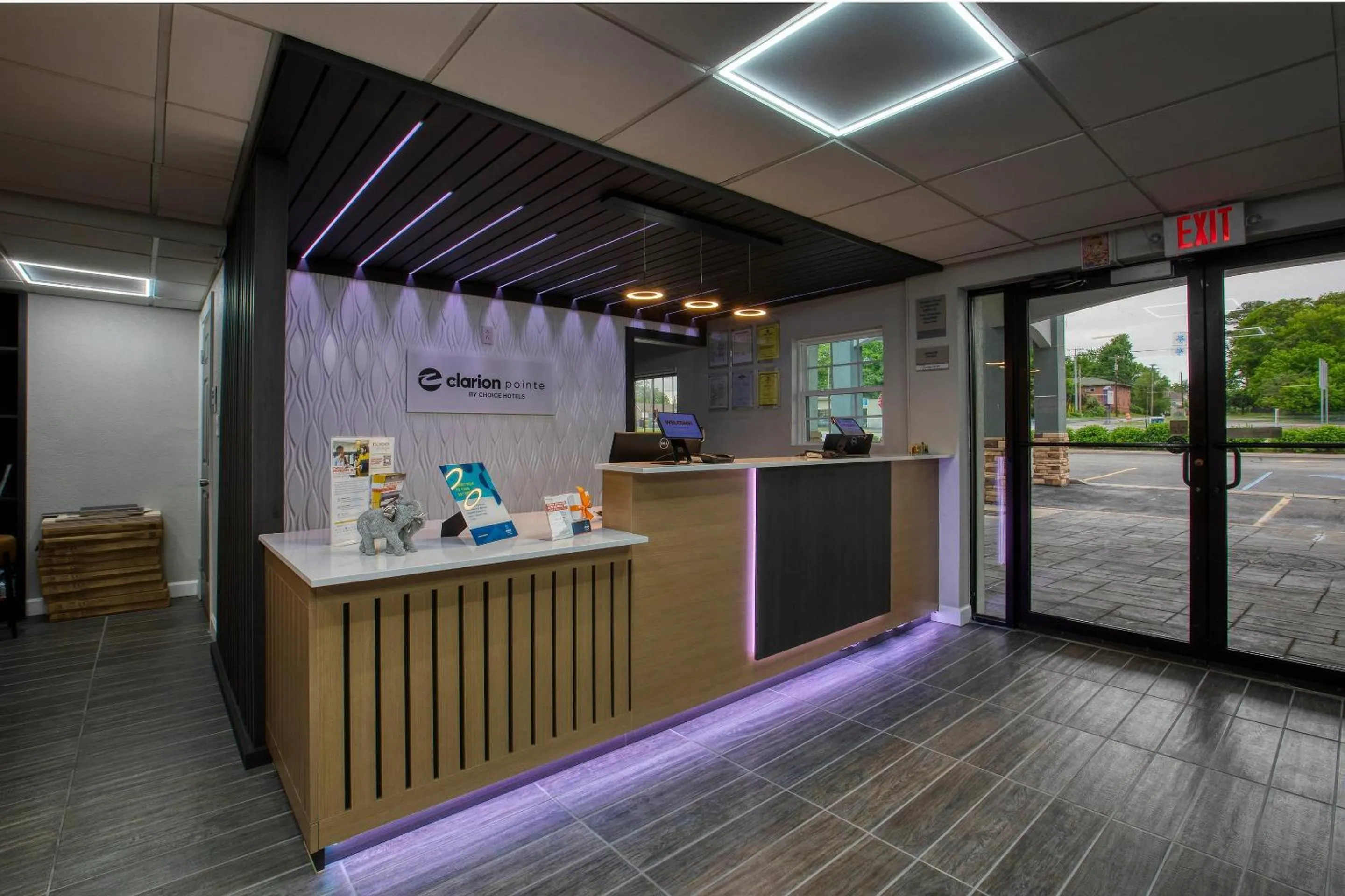 Lobby or reception in Clarion Pointe Decatur Downtown