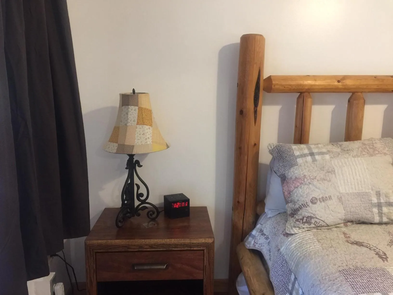 Bedroom in Dunsmuir Lodge