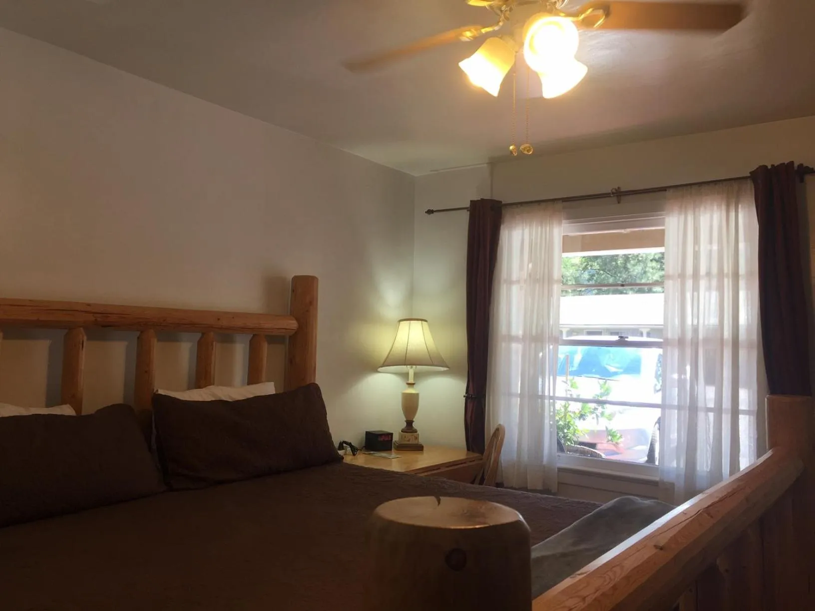 Bed in Dunsmuir Lodge