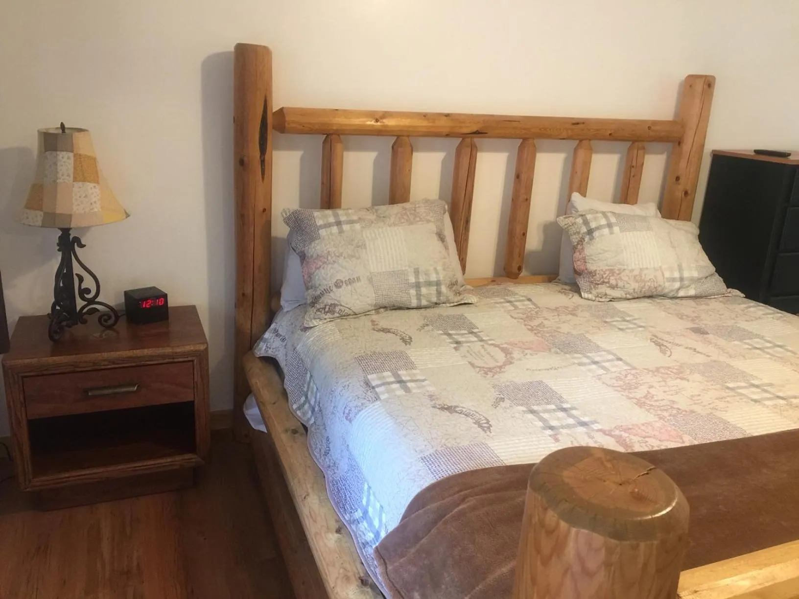 Bed in Dunsmuir Lodge