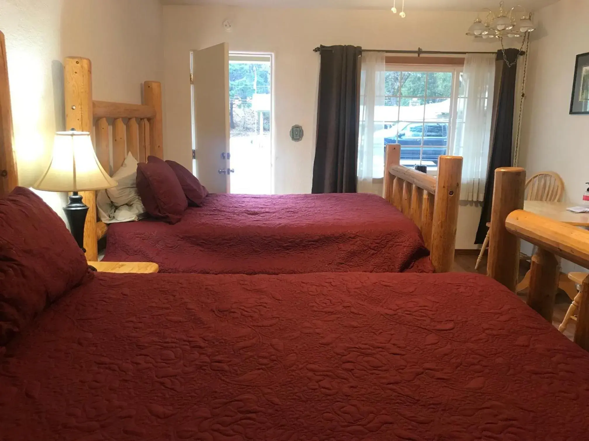 King Room in Dunsmuir Lodge King Room in Dunsmuir Lodge