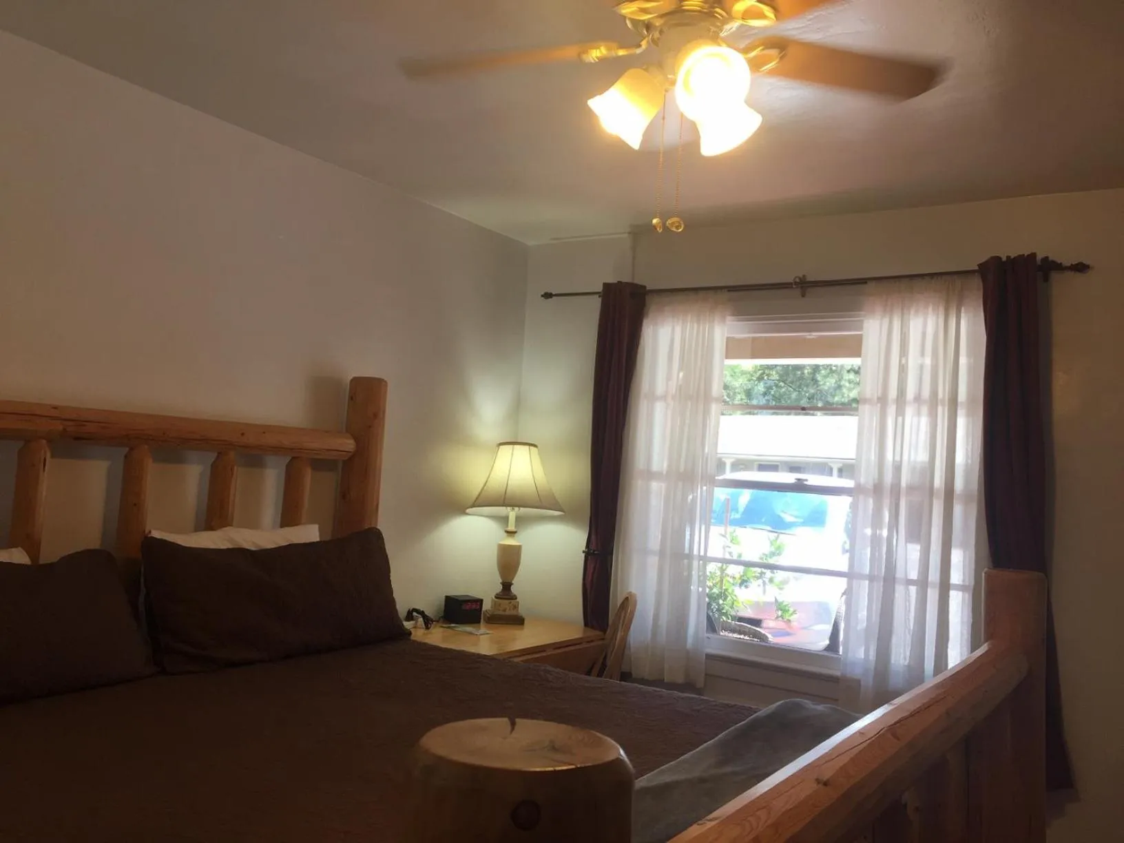 Bed in Dunsmuir Lodge