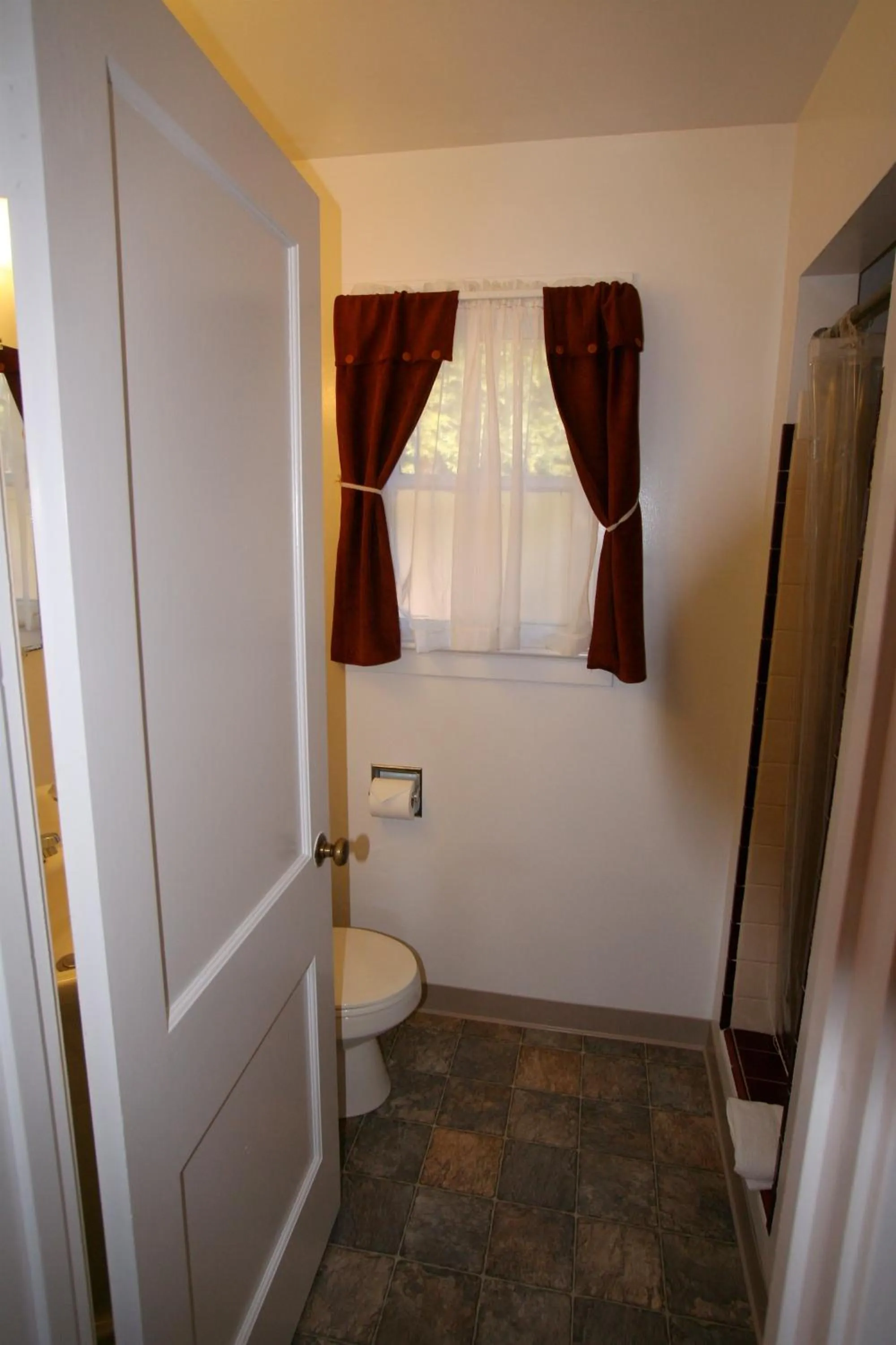 Toilet in Dunsmuir Lodge