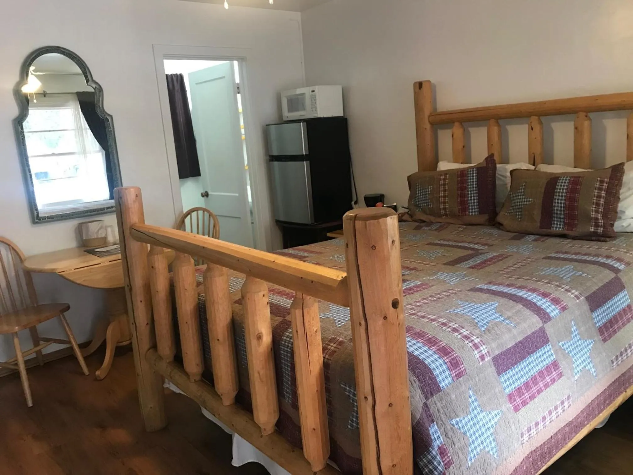 Dining area in Dunsmuir Lodge